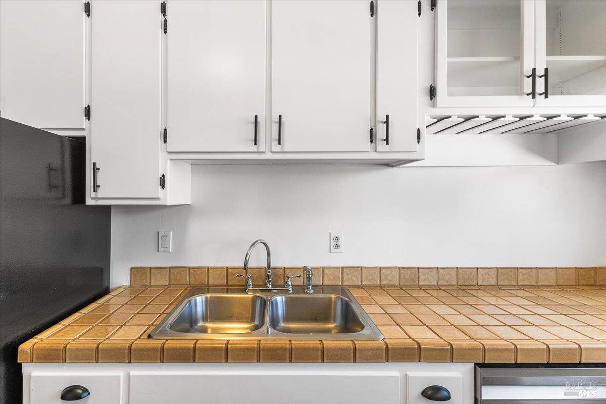 Detail Gallery Image 6 of 20 For 560 Link Ln, Santa Rosa,  CA 95401 - 3 Beds | 2 Baths
