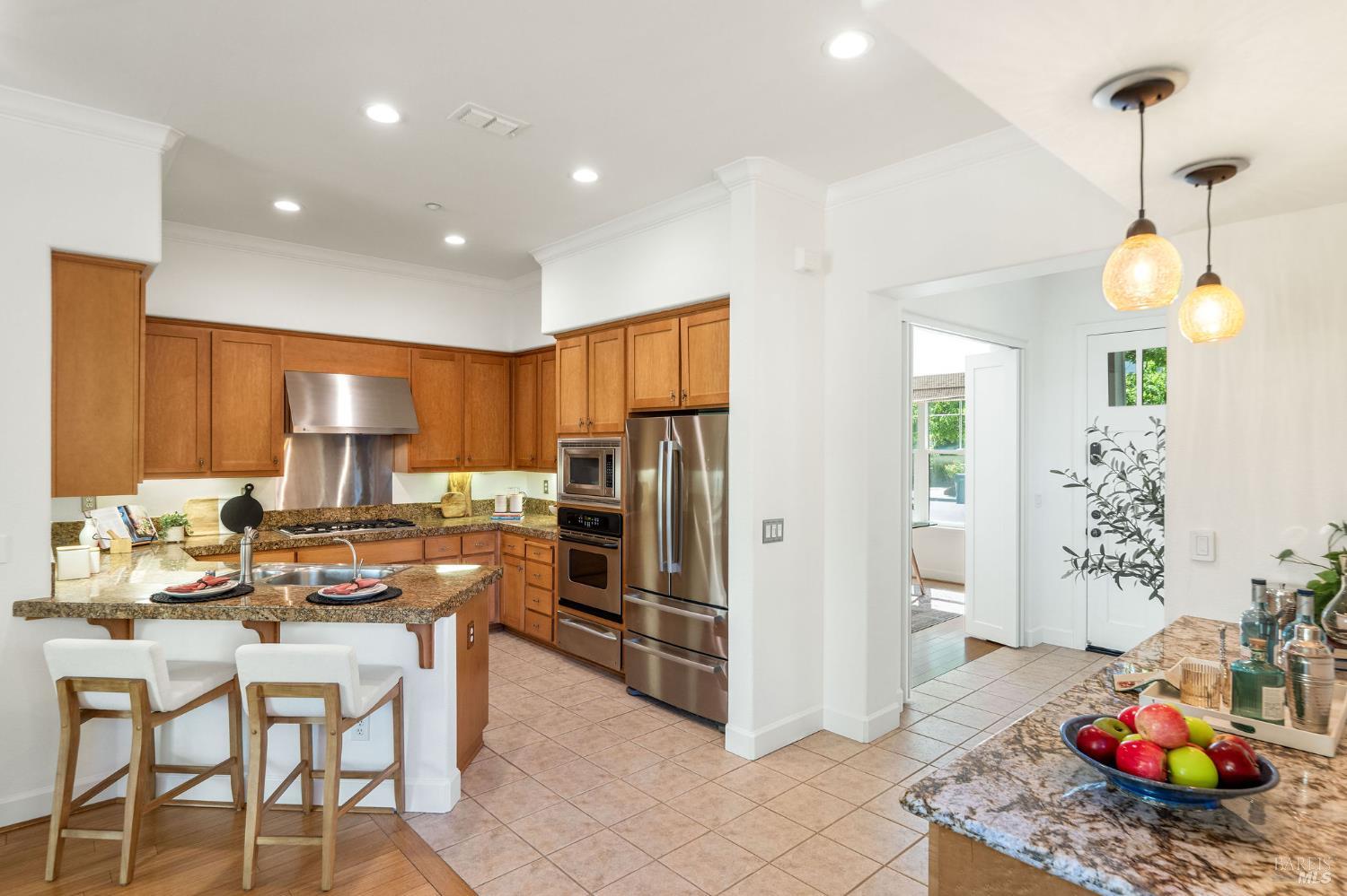 Detail Gallery Image 7 of 27 For 900 Donner Ave, Sonoma,  CA 95476 - 3 Beds | 2 Baths