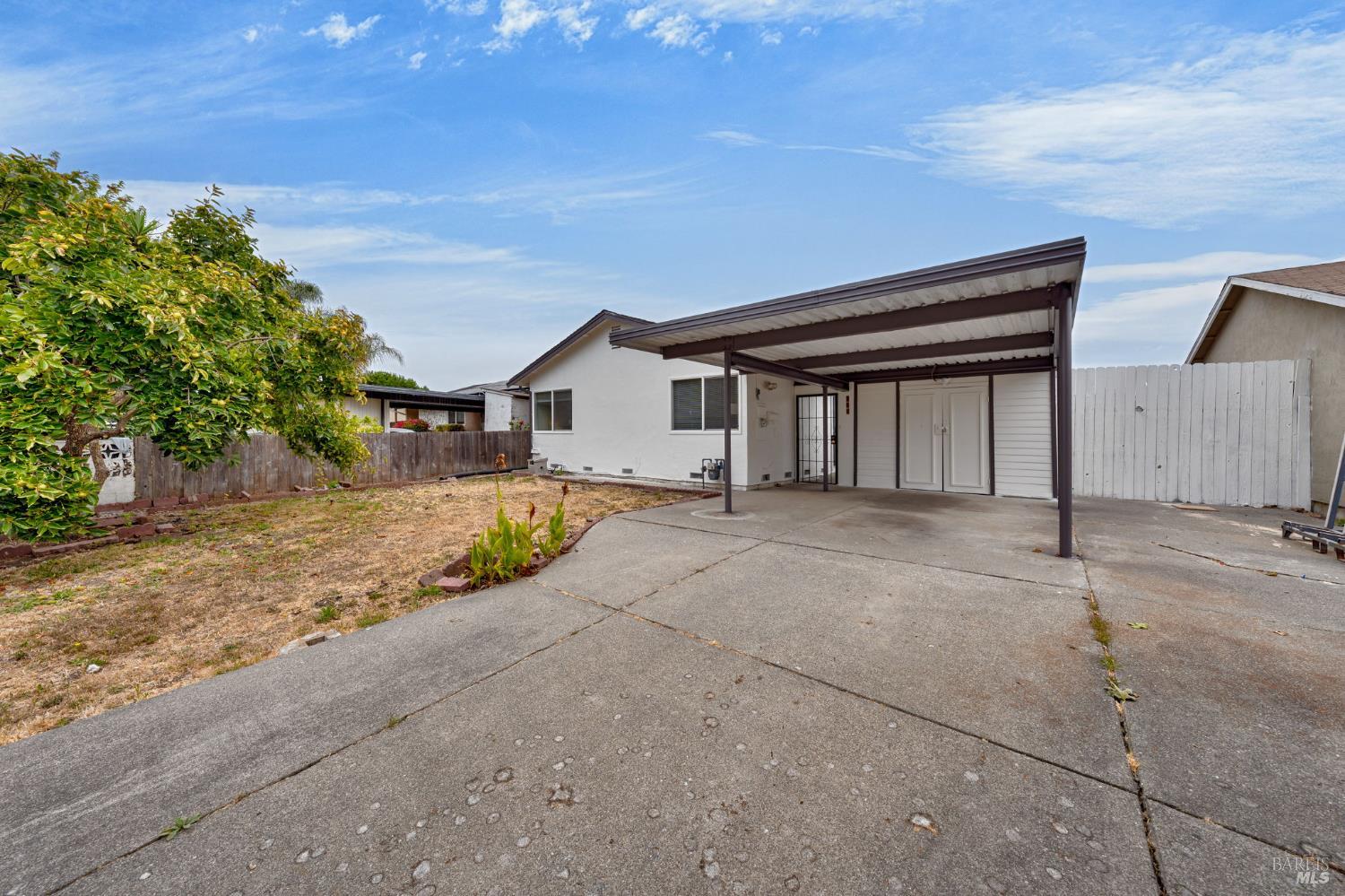 Detail Gallery Image 1 of 32 For 140 Boggs Ct, Vallejo,  CA 94589 - 2 Beds | 2 Baths