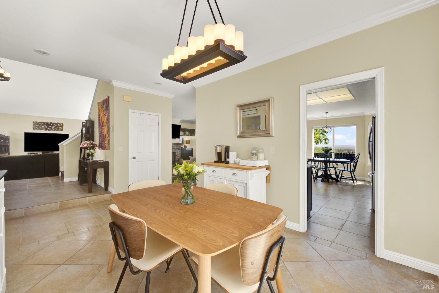 Detail Gallery Image 12 of 79 For 3105 Cherry Valley Cir, Fairfield,  CA 94534 - 5 Beds | 3 Baths