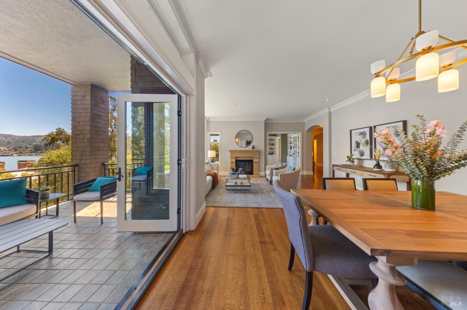 Detail Gallery Image 11 of 41 For 62 De Silva Island Dr, Mill Valley,  CA 94941 - 2 Beds | 2/1 Baths