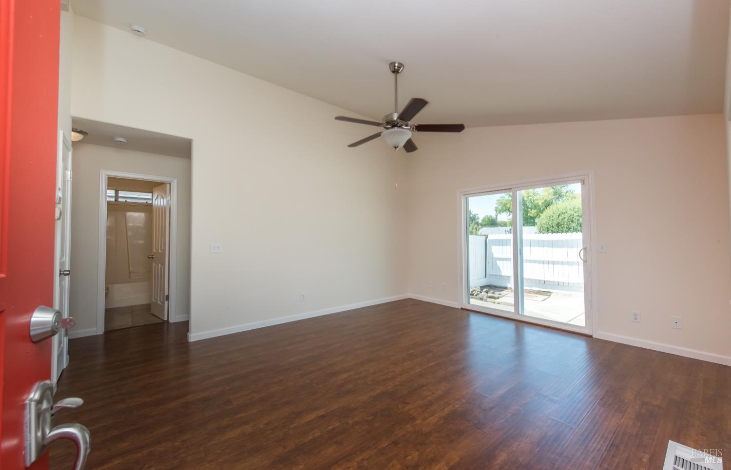 Detail Gallery Image 5 of 31 For 1747 Eardley Ave, Santa Rosa,  CA 95401 - 2 Beds | 2 Baths