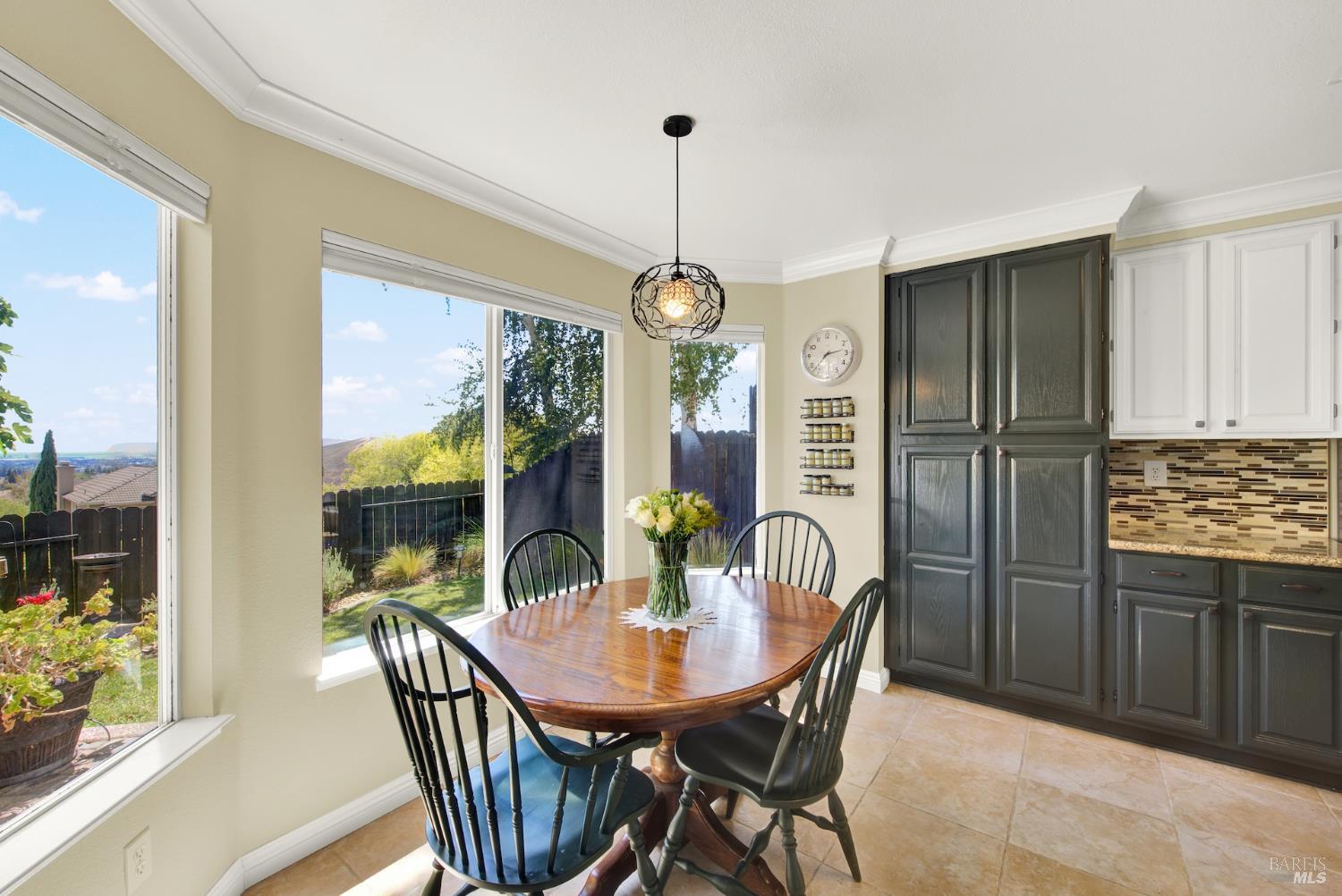 Detail Gallery Image 17 of 79 For 3105 Cherry Valley Cir, Fairfield,  CA 94534 - 5 Beds | 3 Baths