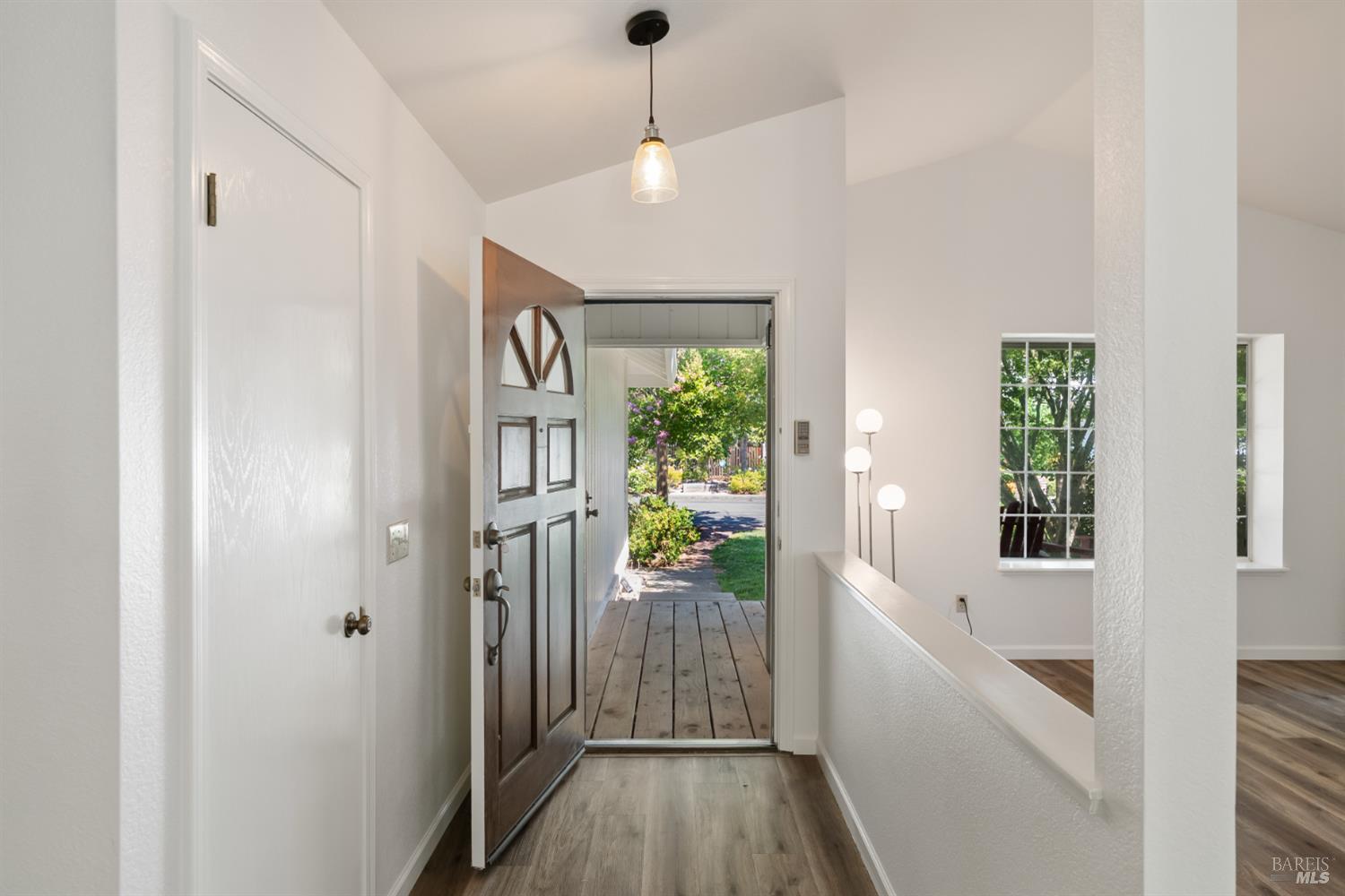 Detail Gallery Image 9 of 42 For 842 Country Meadow Ln, Sonoma,  CA 95476 - 3 Beds | 2 Baths