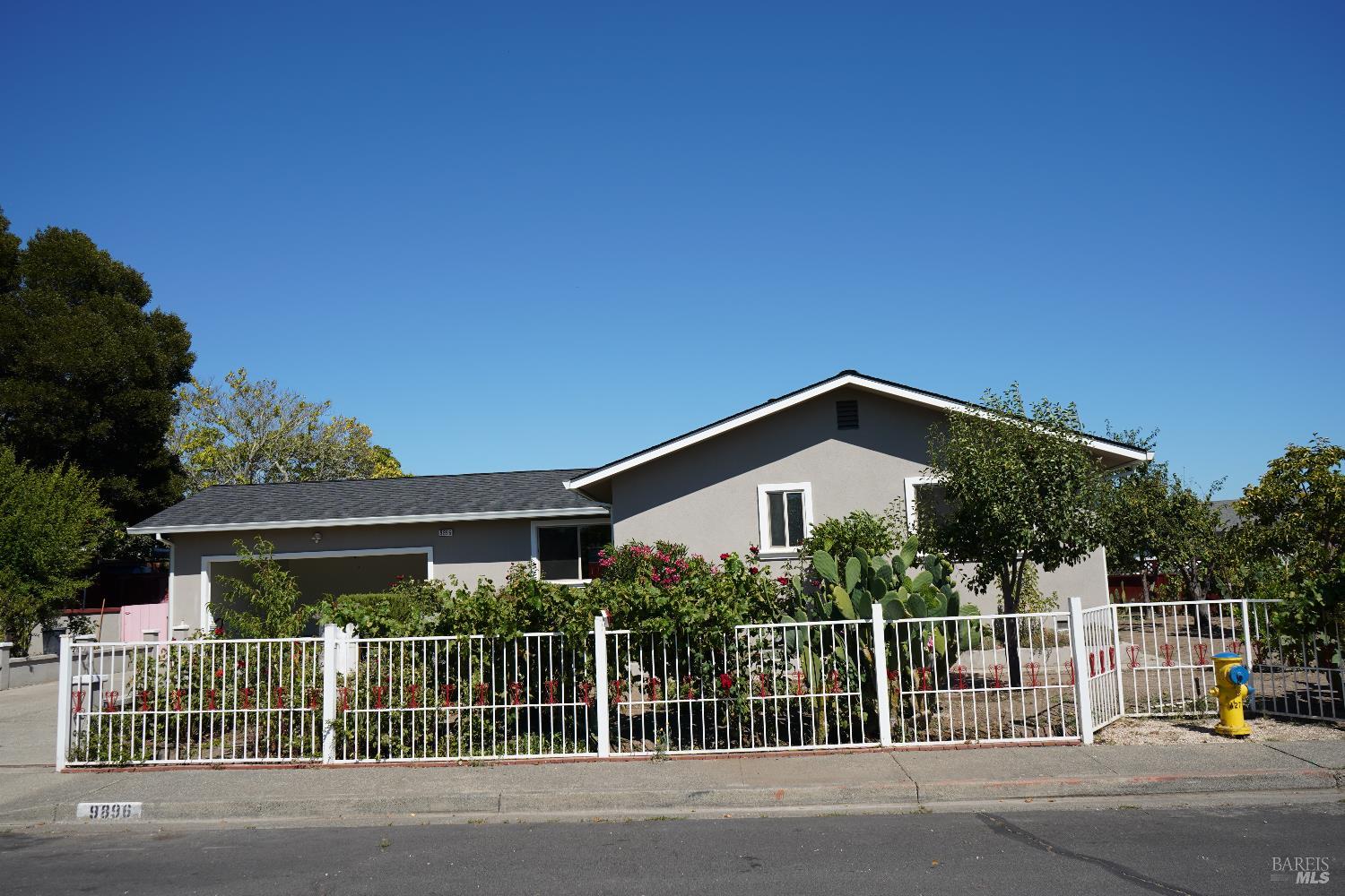 Detail Gallery Image 1 of 57 For 9896 Sunray Pl, Windsor,  CA 95492 - 4 Beds | 2 Baths