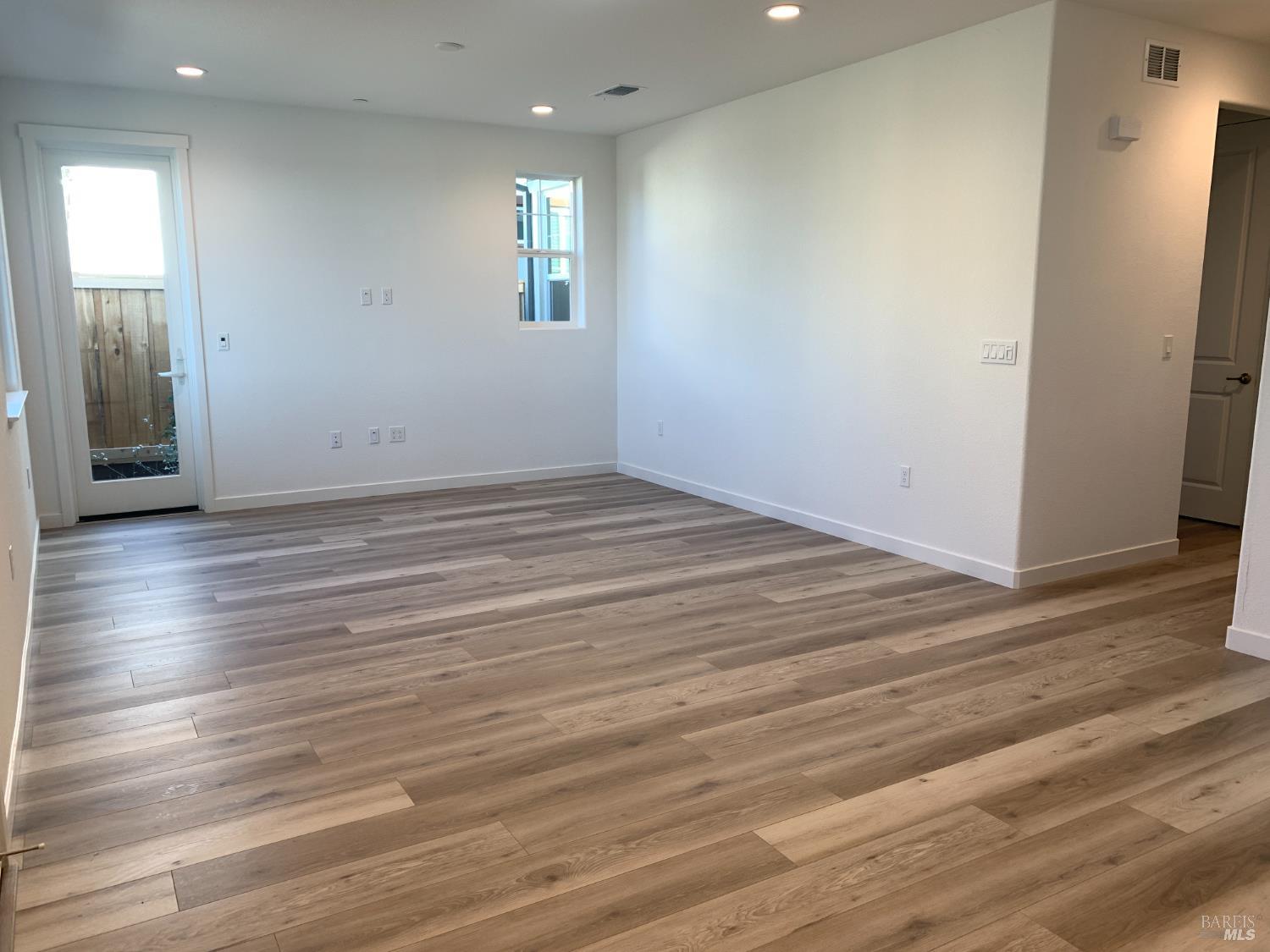 Detail Gallery Image 4 of 13 For 2316 Serenity Dr, Rio Vista,  CA 94571 - 2 Beds | 2/1 Baths