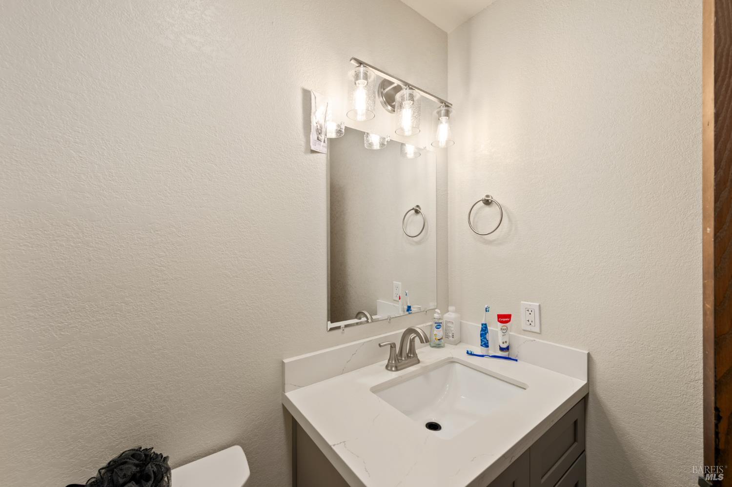Detail Gallery Image 39 of 44 For 695 Montclair Dr, Santa Rosa,  CA 95409 - 5 Beds | 3 Baths