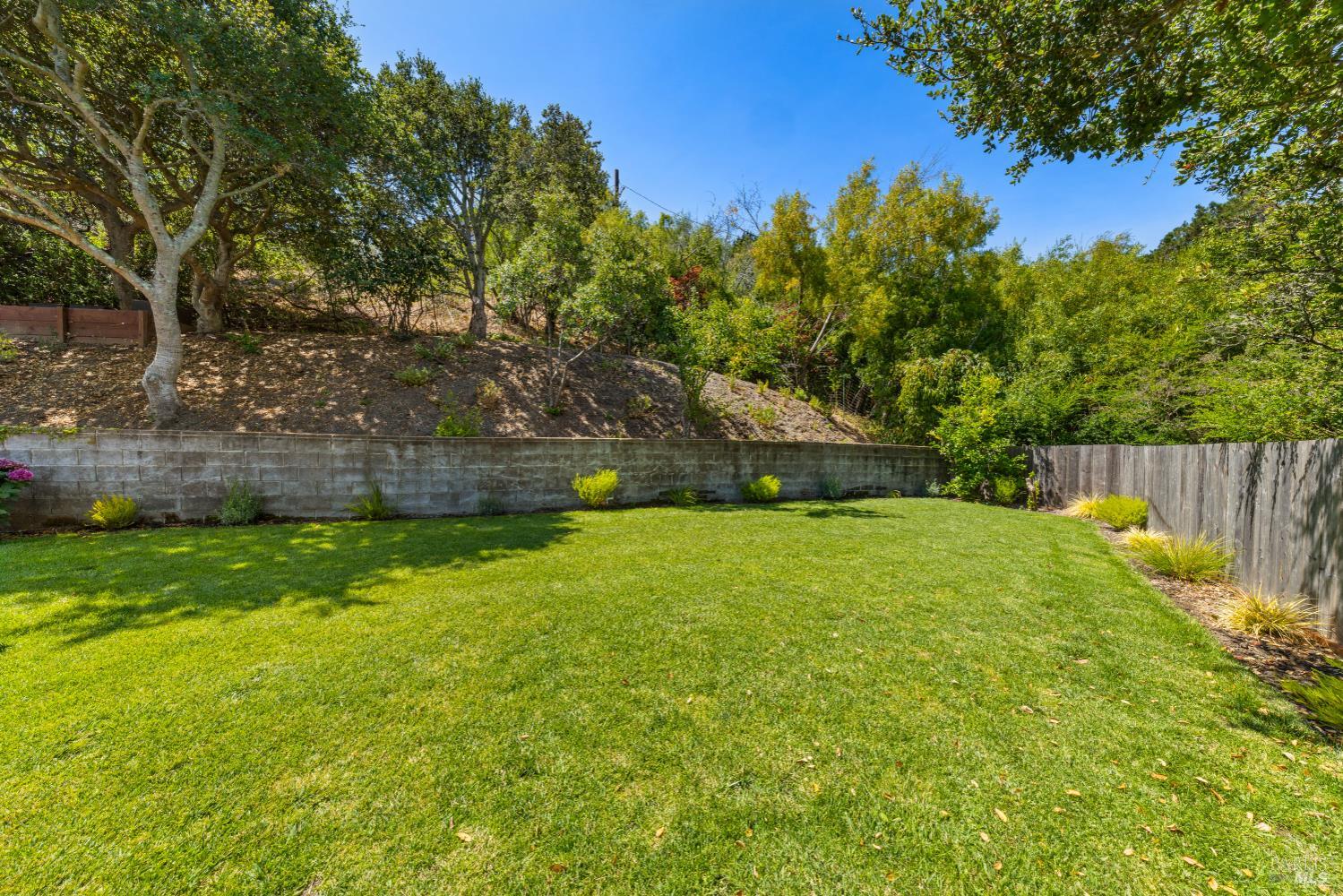 Detail Gallery Image 35 of 43 For 4655 Paradise Dr, Tiburon,  CA 94920 - 4 Beds | 2 Baths