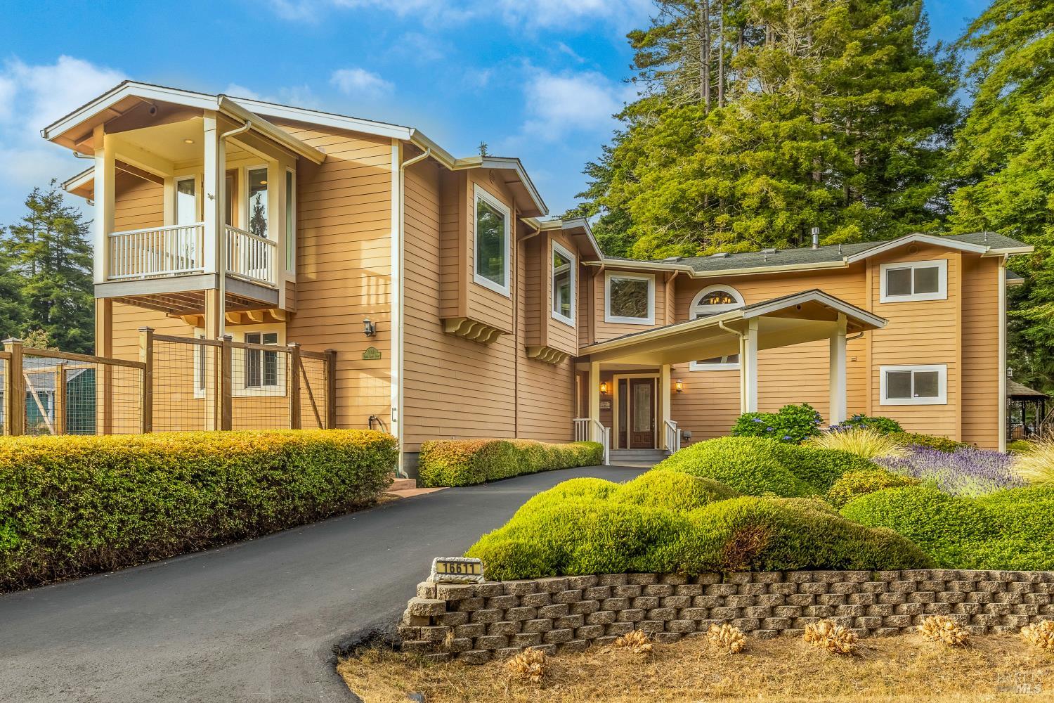 Detail Gallery Image 1 of 71 For 16611 Pearl Ranch Rd, Fort Bragg,  CA 95437 - 3 Beds | 3/2 Baths
