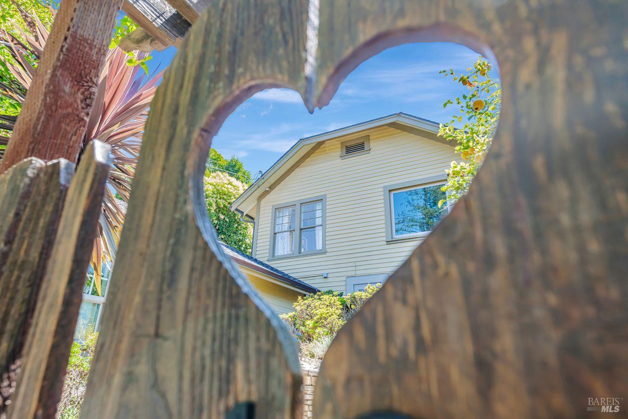 Detail Gallery Image 6 of 52 For 405 Oakdale Ave, Corte Madera,  CA 94925 - 4 Beds | 4/1 Baths