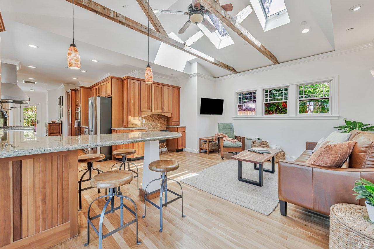 Detail Gallery Image 20 of 52 For 405 Oakdale Ave, Corte Madera,  CA 94925 - 4 Beds | 4/1 Baths