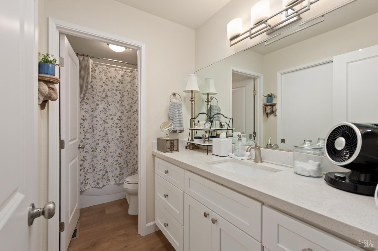 Detail Gallery Image 17 of 44 For 695 Montclair Dr, Santa Rosa,  CA 95409 - 5 Beds | 3 Baths