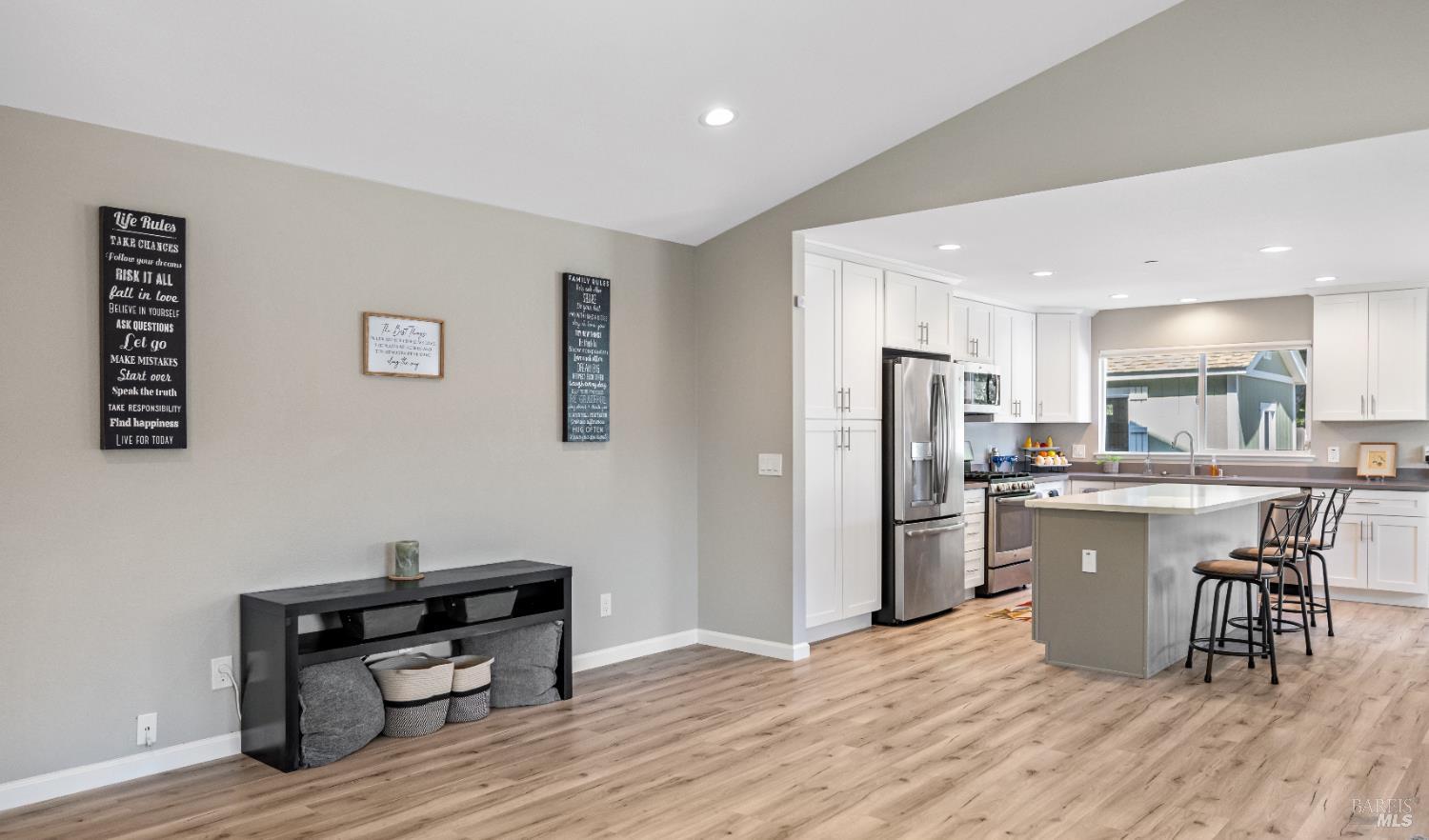 Detail Gallery Image 11 of 49 For 13 Arlington Dr, Petaluma,  CA 94952 - 3 Beds | 2 Baths