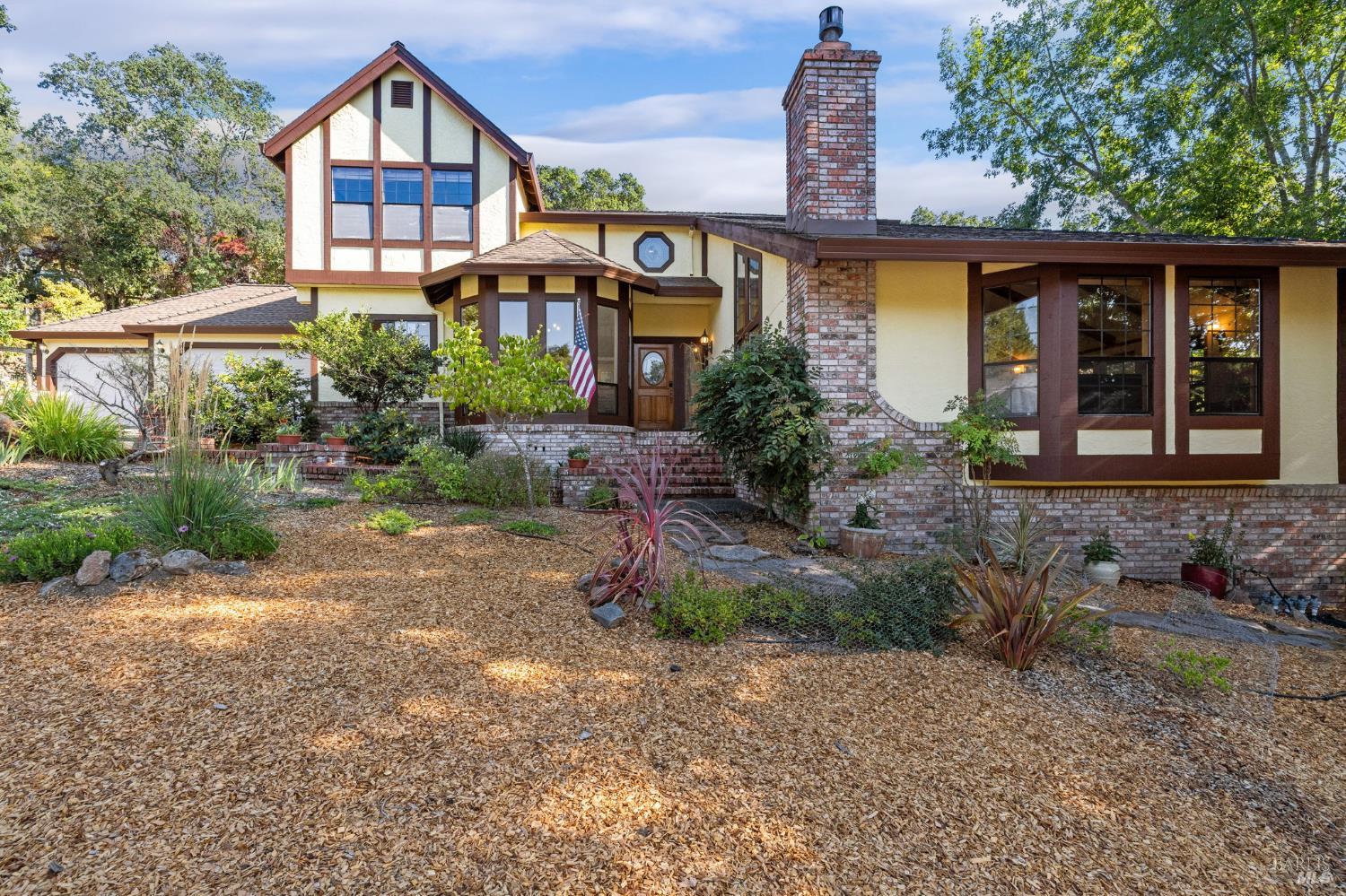 Detail Gallery Image 4 of 60 For 3541 Foxwood Pl, Santa Rosa,  CA 95405 - 3 Beds | 3 Baths