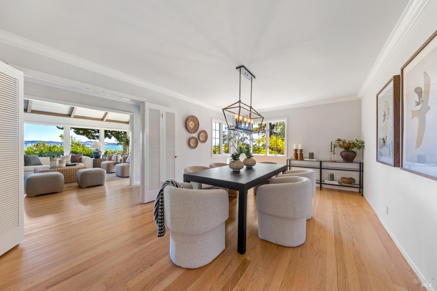 Detail Gallery Image 14 of 43 For 4655 Paradise Dr, Tiburon,  CA 94920 - 4 Beds | 2 Baths