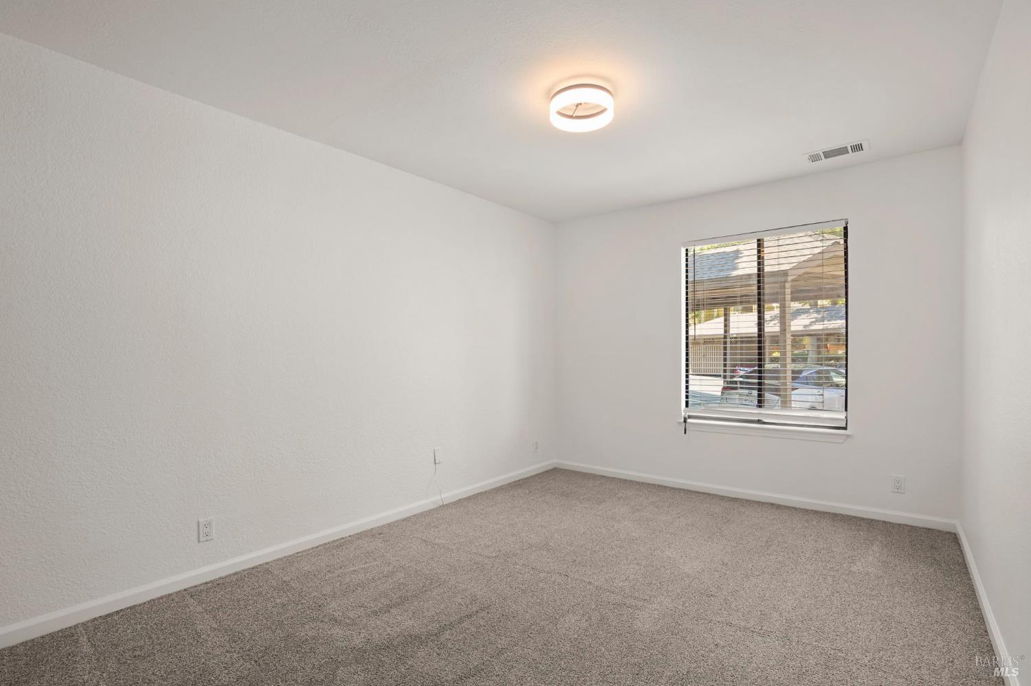 Detail Gallery Image 9 of 28 For 677 Center Ave, Martinez,  CA 94553 - 2 Beds | 1 Baths
