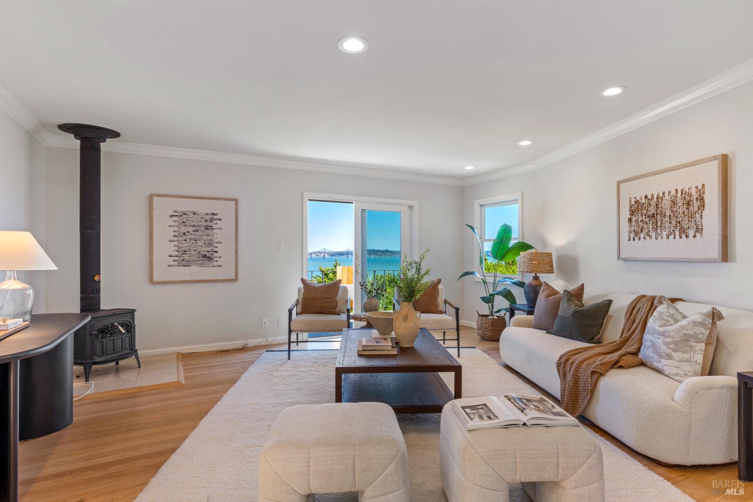 Detail Gallery Image 19 of 43 For 4655 Paradise Dr, Tiburon,  CA 94920 - 4 Beds | 2 Baths