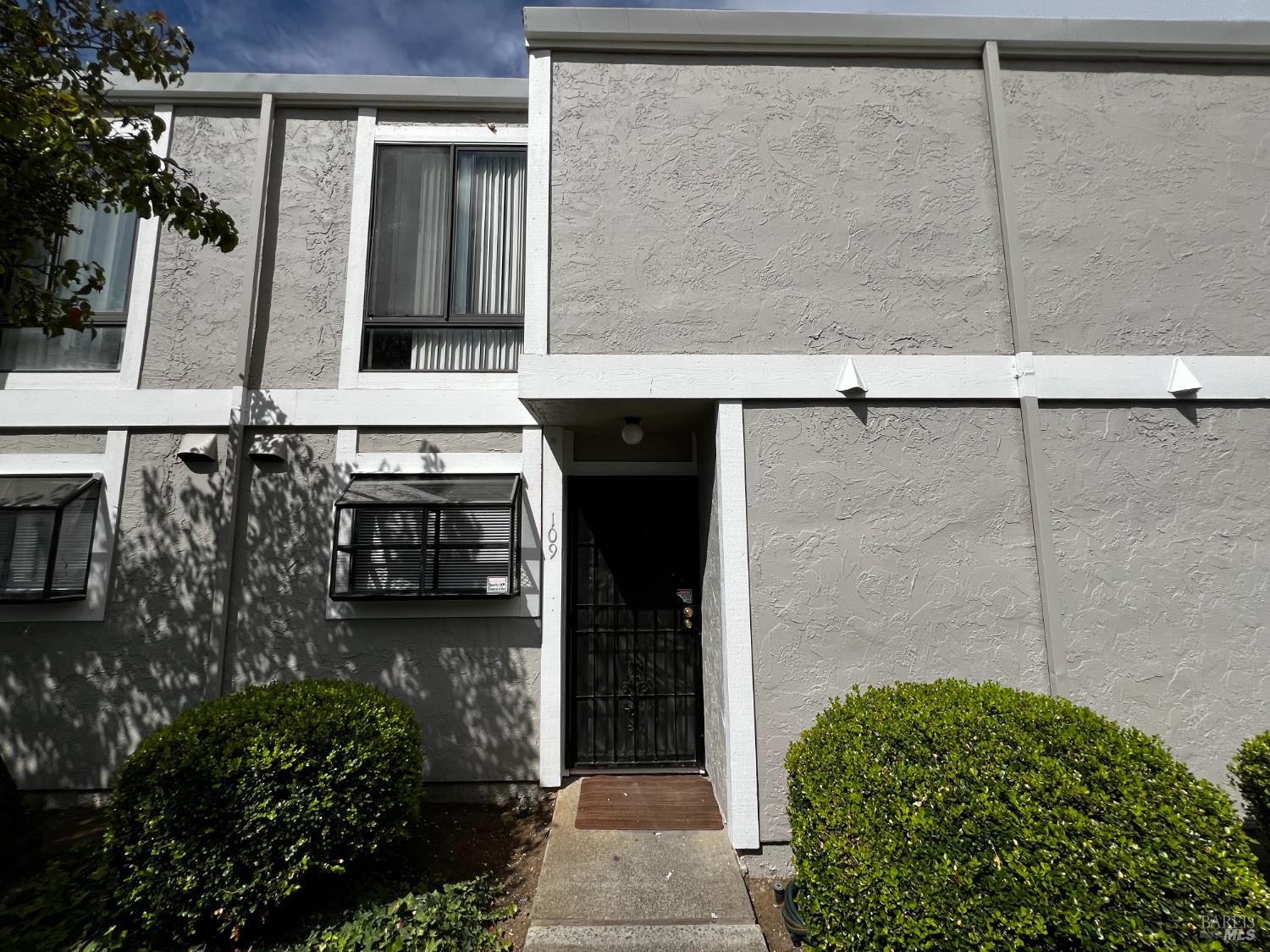Detail Gallery Image 3 of 5 For 900 Southampton Way #109,  Benicia,  CA 94510 - 2 Beds | 1/1 Baths