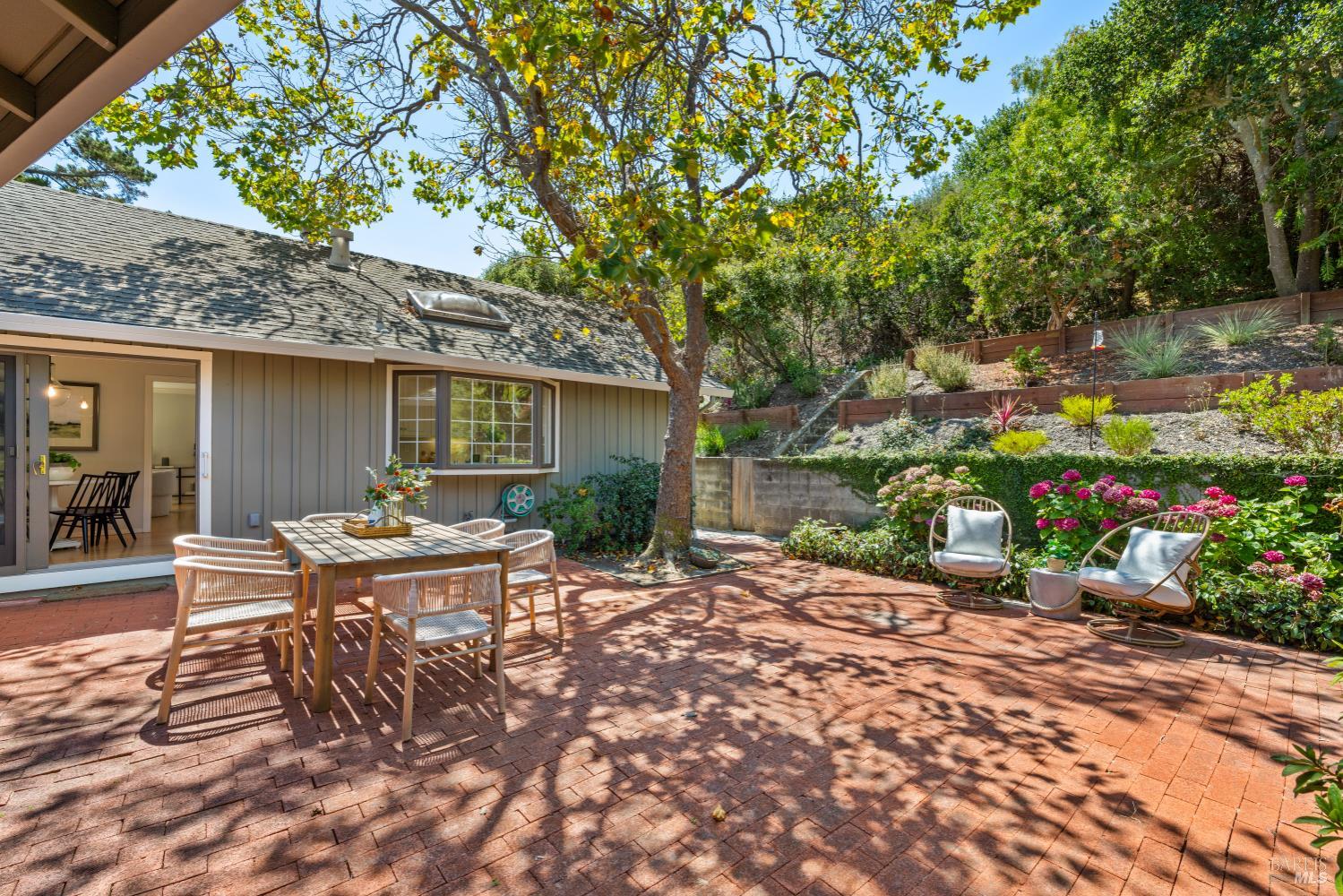 Detail Gallery Image 38 of 43 For 4655 Paradise Dr, Tiburon,  CA 94920 - 4 Beds | 2 Baths