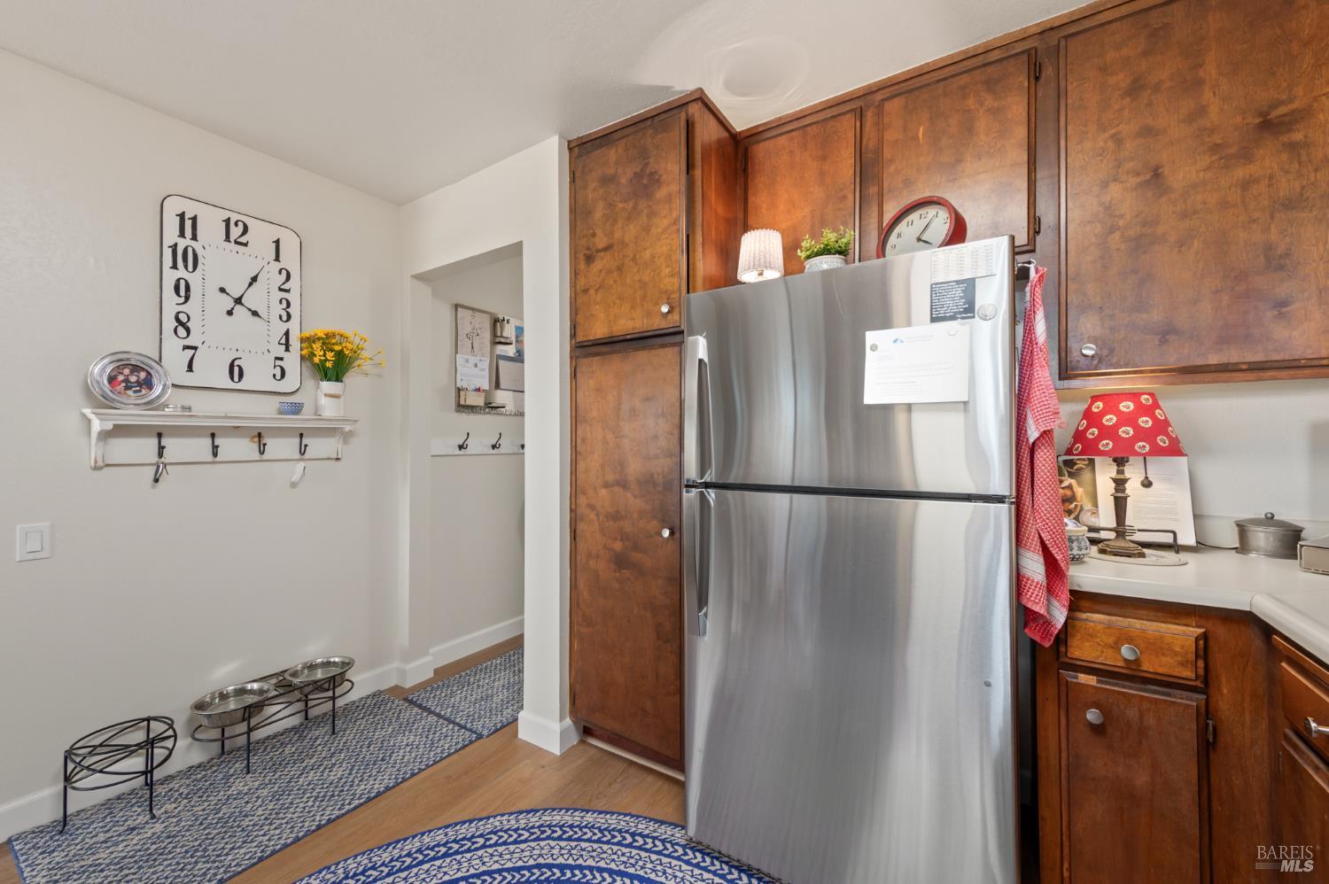 Detail Gallery Image 15 of 44 For 695 Montclair Dr, Santa Rosa,  CA 95409 - 5 Beds | 3 Baths