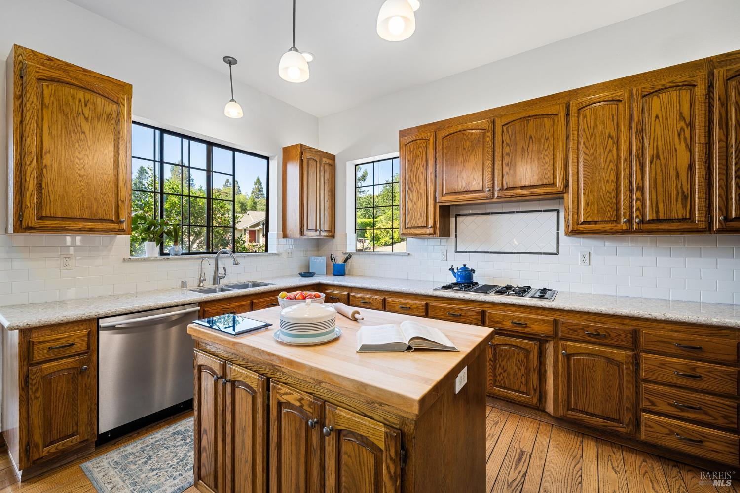 Detail Gallery Image 23 of 60 For 3541 Foxwood Pl, Santa Rosa,  CA 95405 - 3 Beds | 3 Baths