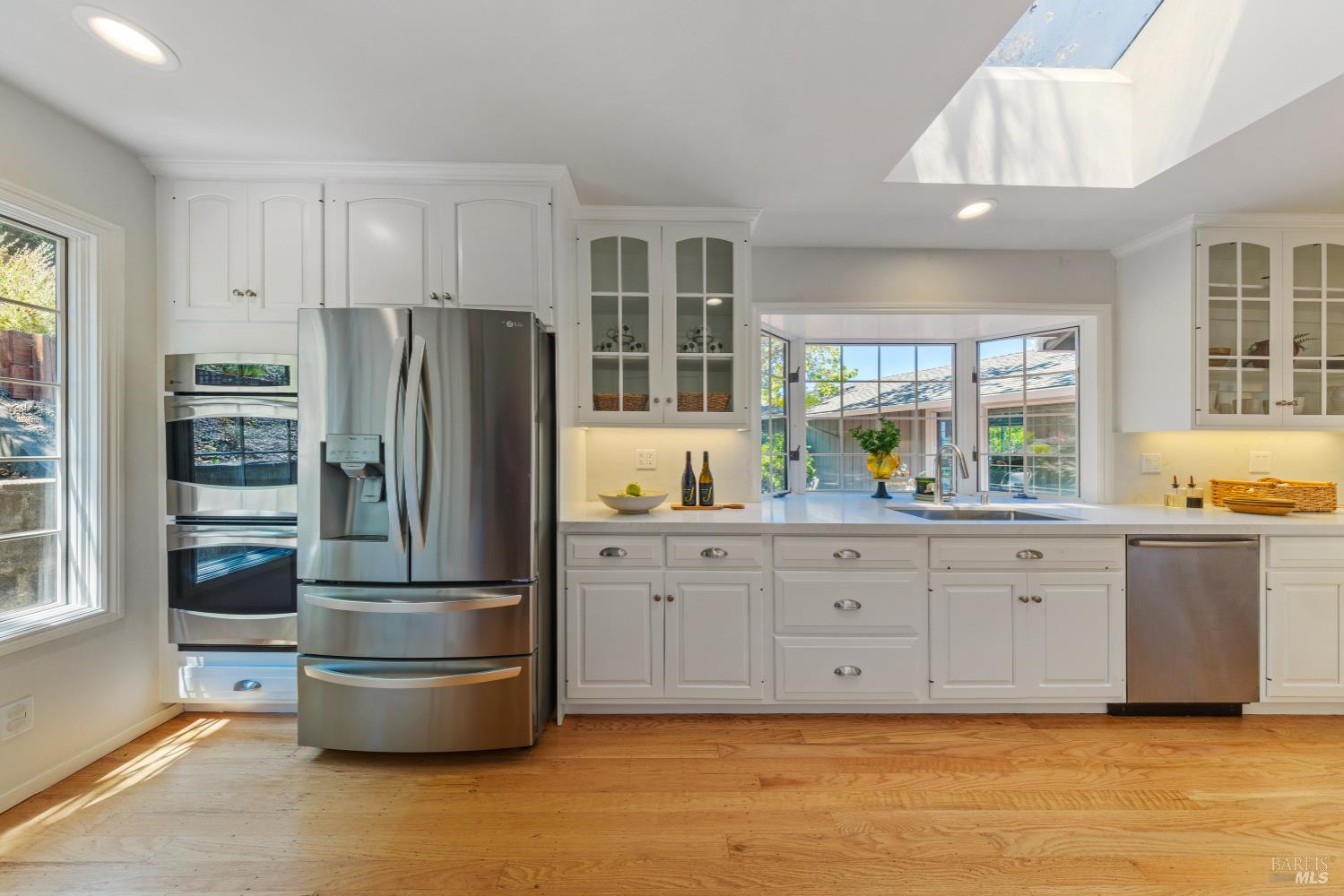 Detail Gallery Image 17 of 43 For 4655 Paradise Dr, Tiburon,  CA 94920 - 4 Beds | 2 Baths