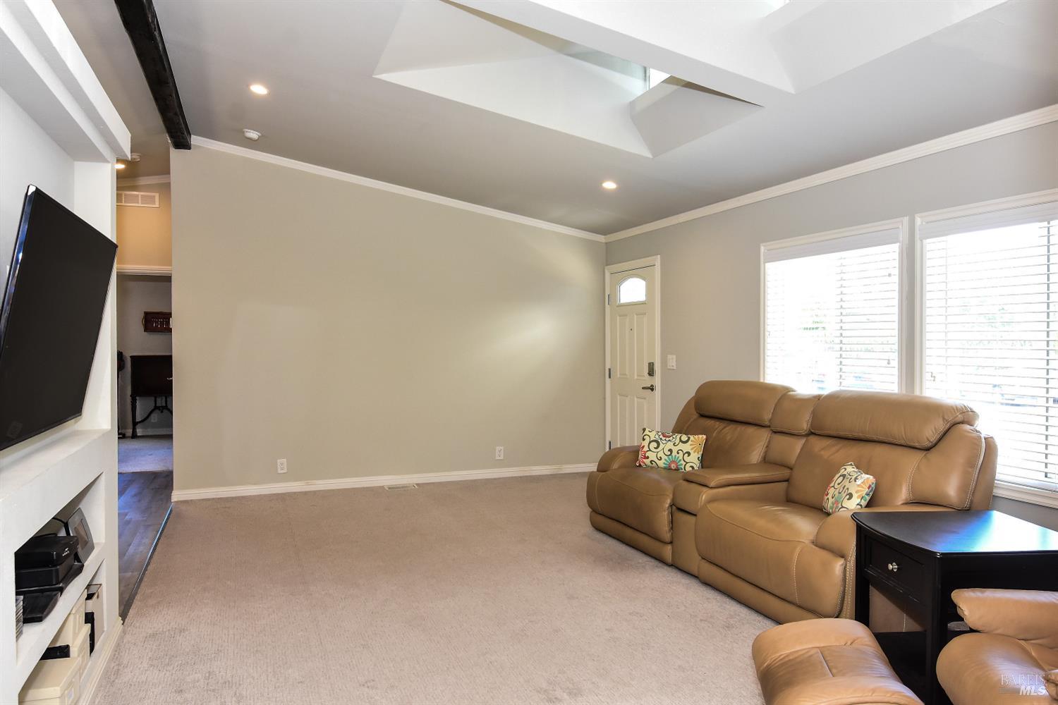 Detail Gallery Image 6 of 23 For 124 Vista Dr, Sonoma,  CA 95476 - 3 Beds | 2 Baths