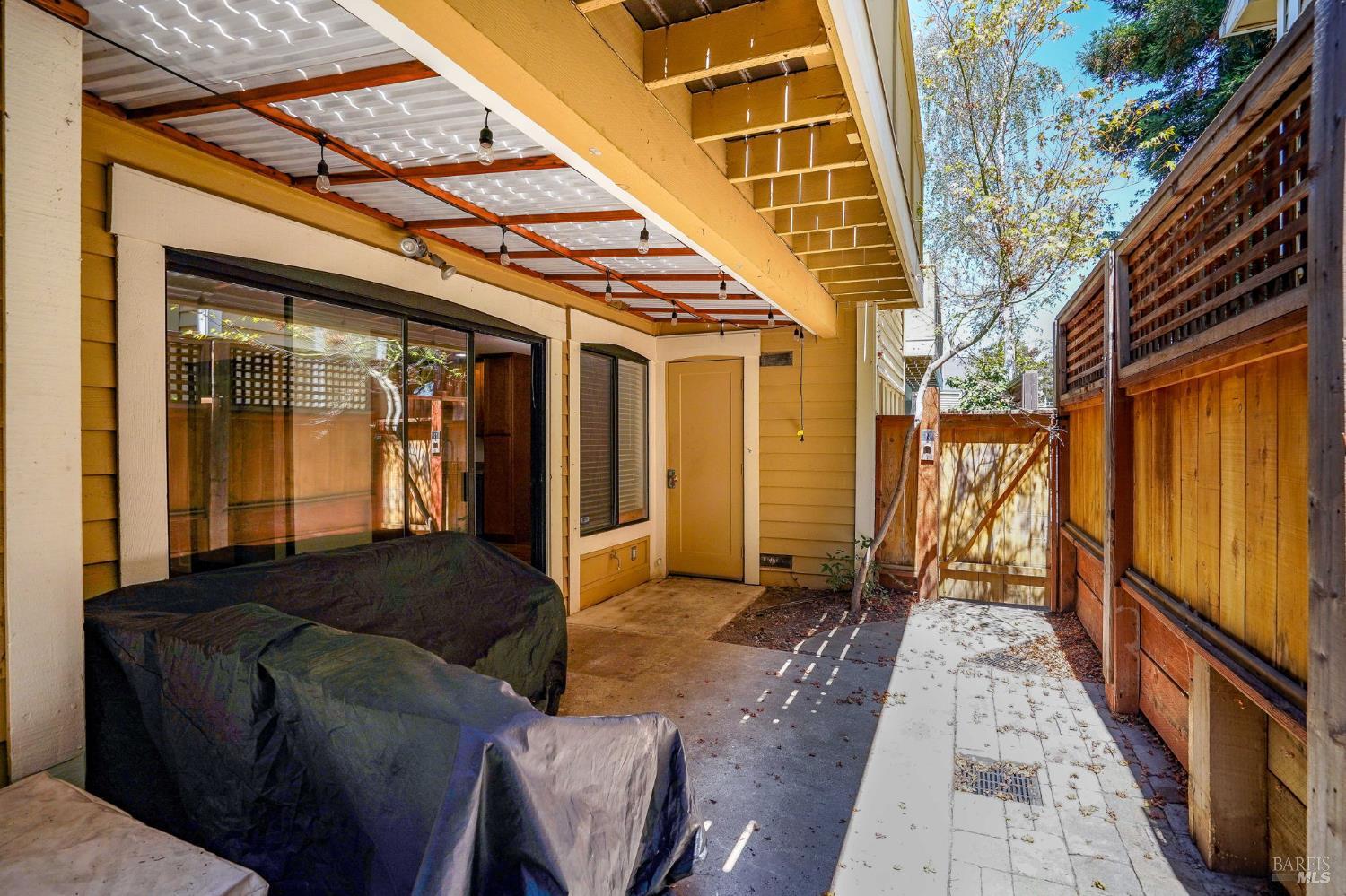 Detail Gallery Image 15 of 28 For 677 Center Ave, Martinez,  CA 94553 - 2 Beds | 1 Baths