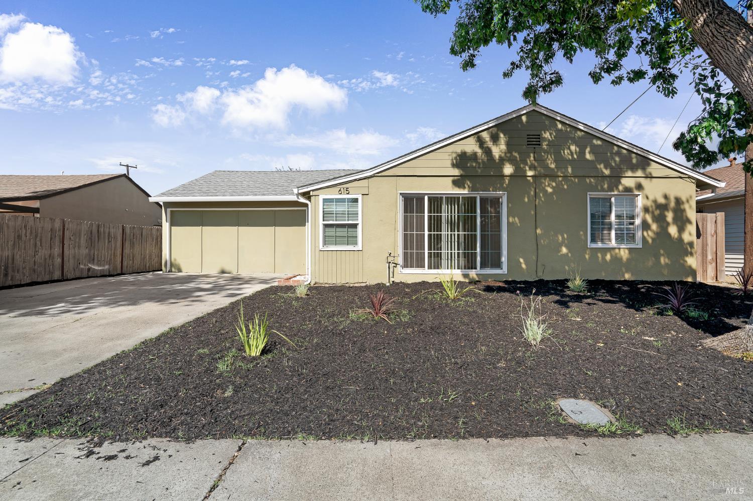 Detail Gallery Image 1 of 37 For 615 Vervais Ave, Vallejo,  CA 94591 - 4 Beds | 2 Baths