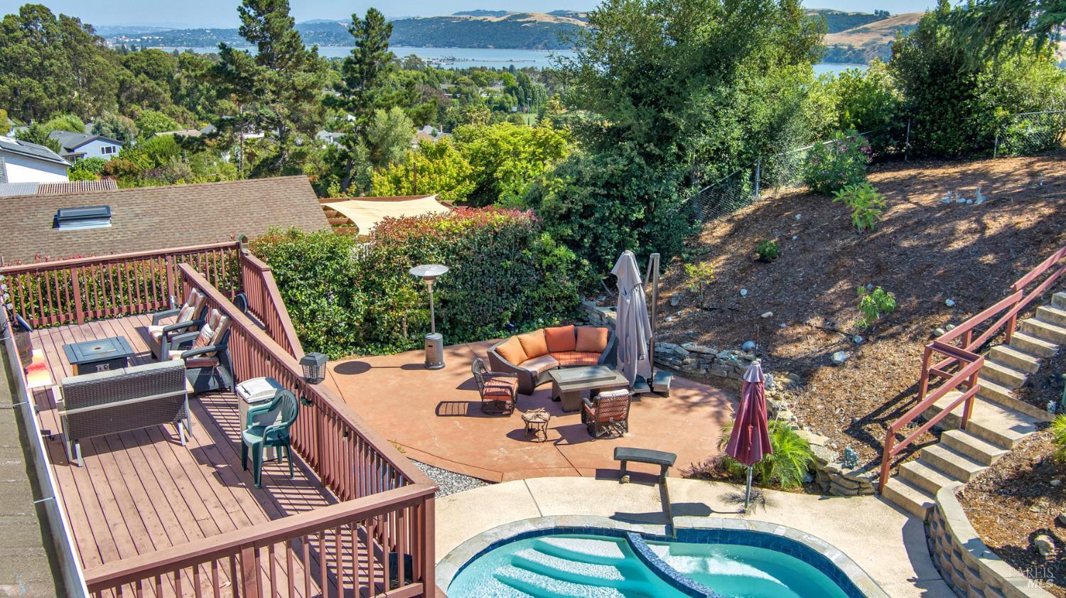 Detail Gallery Image 8 of 24 For 456 Ofarrell Dr, Benicia,  CA 94510 - 4 Beds | 3 Baths