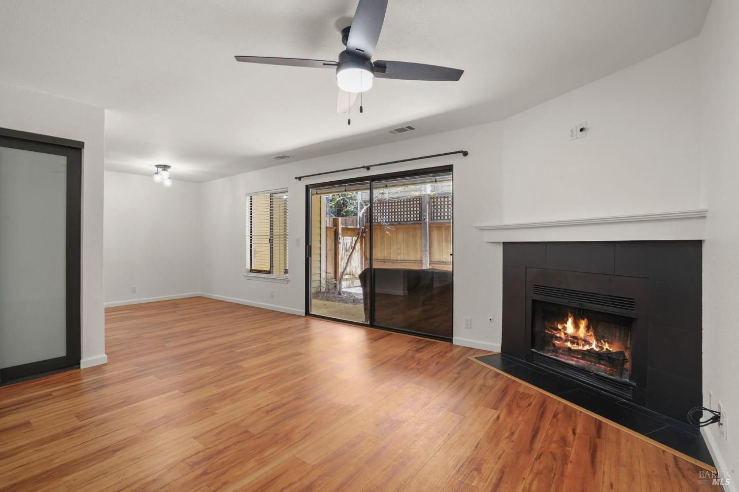 Detail Gallery Image 4 of 28 For 677 Center Ave, Martinez,  CA 94553 - 2 Beds | 1 Baths