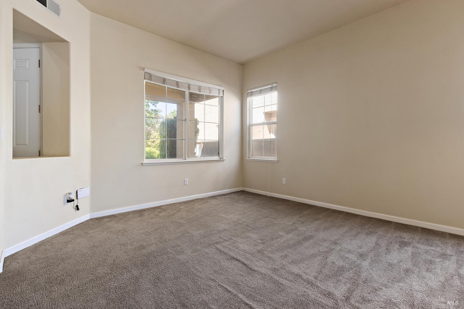 Detail Gallery Image 4 of 45 For 2721 Vallejo Ct, Antioch,  CA 94531 - 5 Beds | 3 Baths