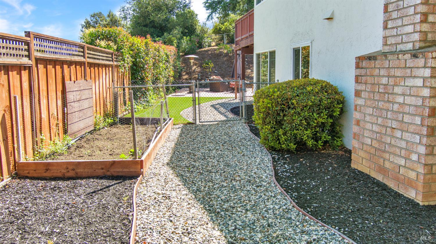 Detail Gallery Image 22 of 24 For 456 Ofarrell Dr, Benicia,  CA 94510 - 4 Beds | 3 Baths