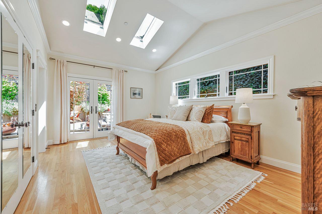 Detail Gallery Image 24 of 52 For 405 Oakdale Ave, Corte Madera,  CA 94925 - 4 Beds | 4/1 Baths