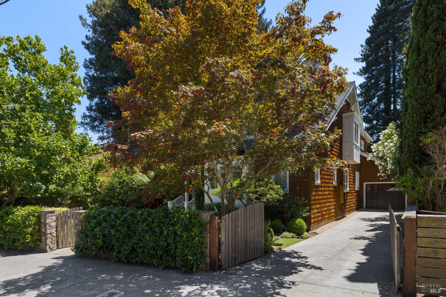 Detail Gallery Image 29 of 35 For 111 William Ave, Larkspur,  CA 94939 - 4 Beds | 3 Baths