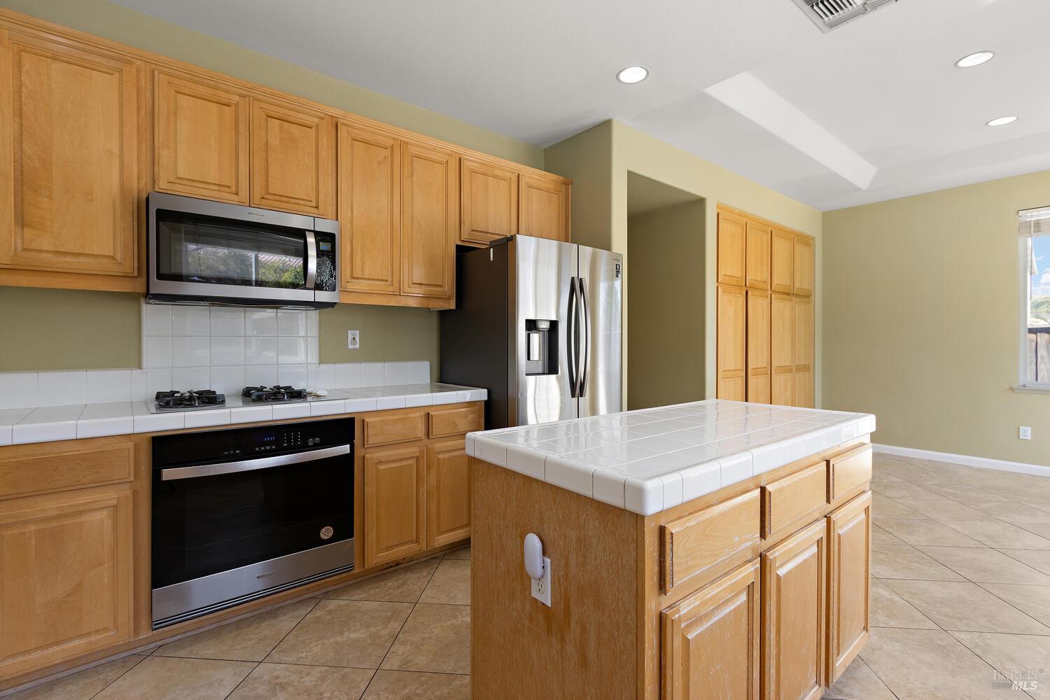 Detail Gallery Image 9 of 45 For 2721 Vallejo Ct, Antioch,  CA 94531 - 5 Beds | 3 Baths