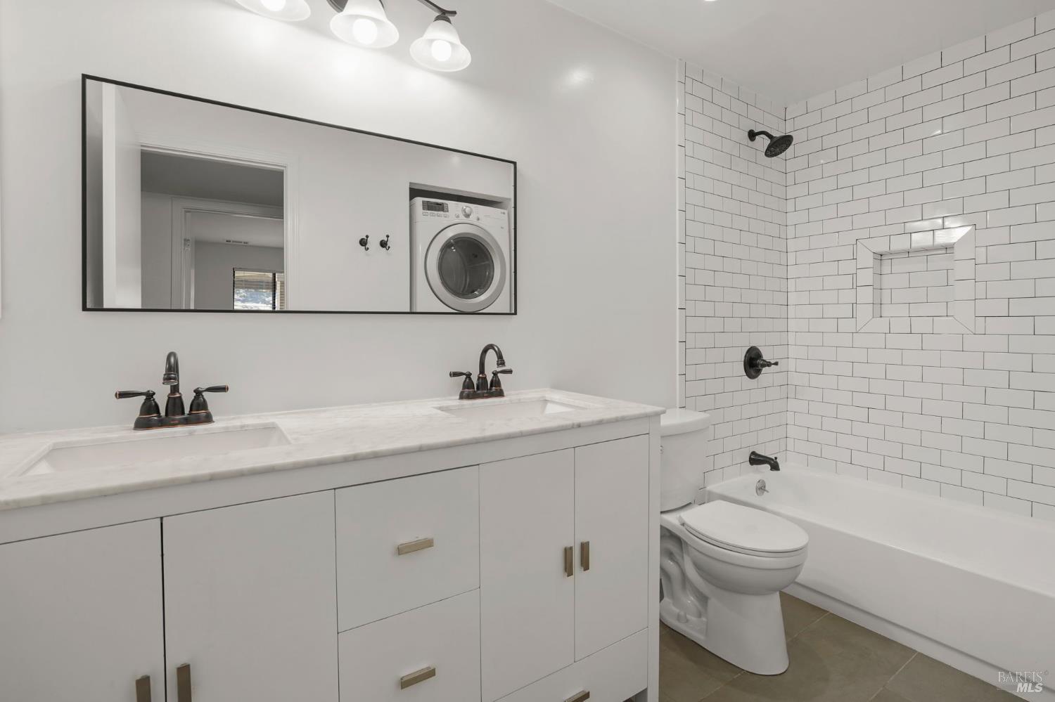 Detail Gallery Image 13 of 28 For 677 Center Ave, Martinez,  CA 94553 - 2 Beds | 1 Baths