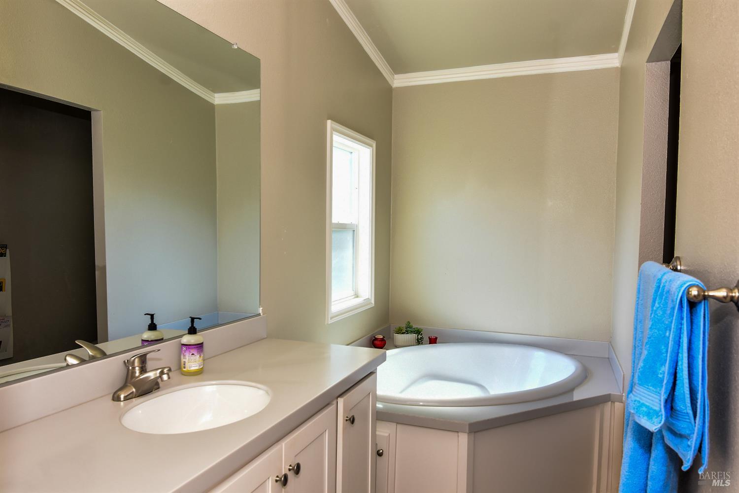 Detail Gallery Image 16 of 23 For 124 Vista Dr, Sonoma,  CA 95476 - 3 Beds | 2 Baths
