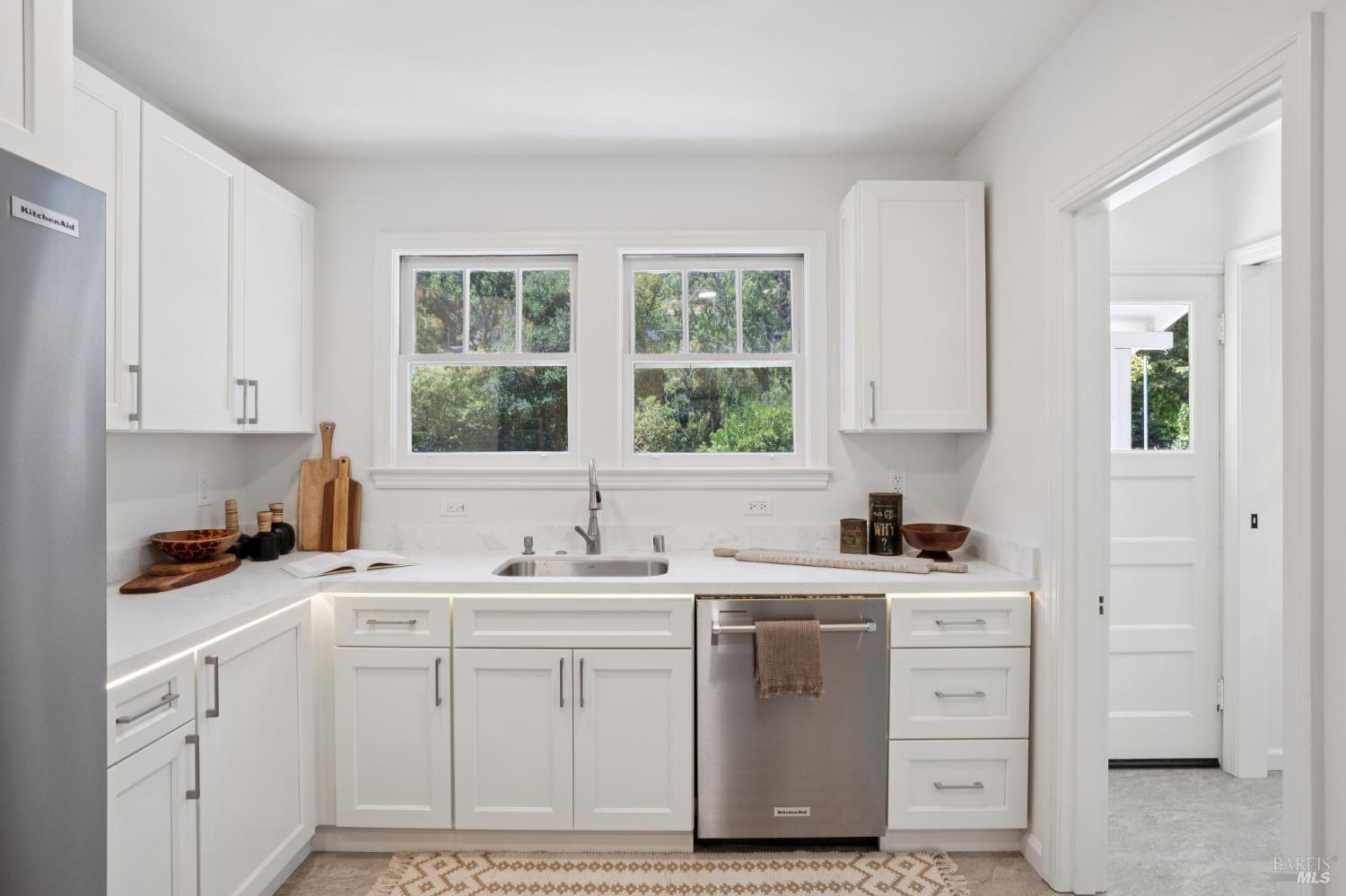 Detail Gallery Image 12 of 52 For 1943 5th Ave, San Rafael,  CA 94901 - 3 Beds | 1/1 Baths