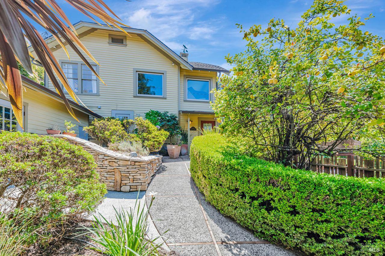 Detail Gallery Image 7 of 52 For 405 Oakdale Ave, Corte Madera,  CA 94925 - 4 Beds | 4/1 Baths