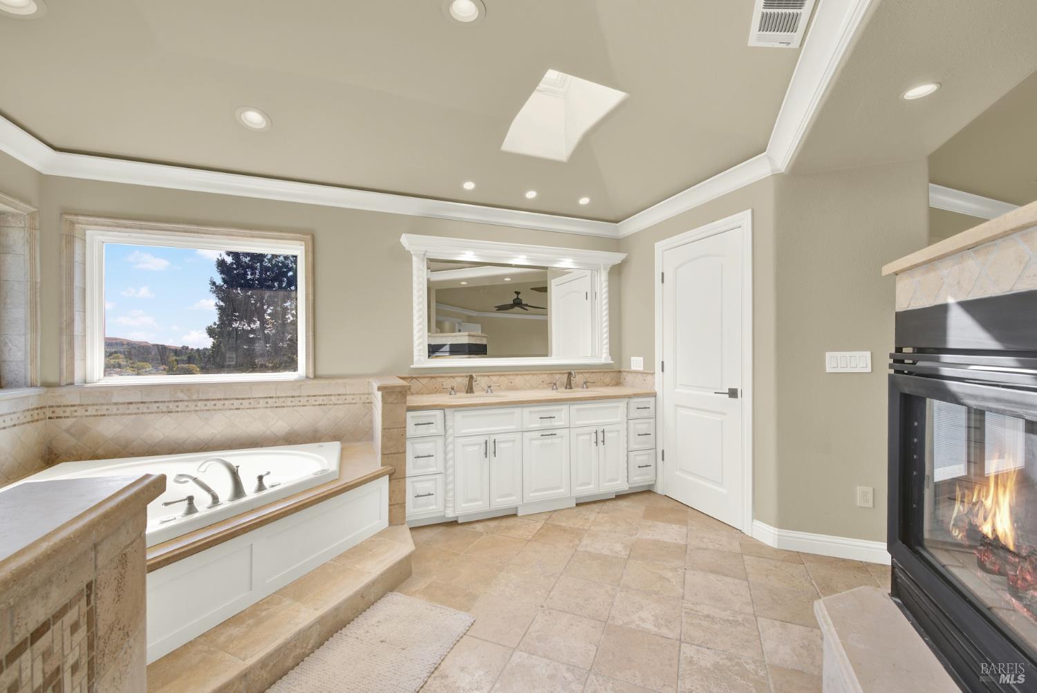 Detail Gallery Image 60 of 98 For 681 Hillside Dr, Fairfield,  CA 94533 - 5 Beds | 4/2 Baths