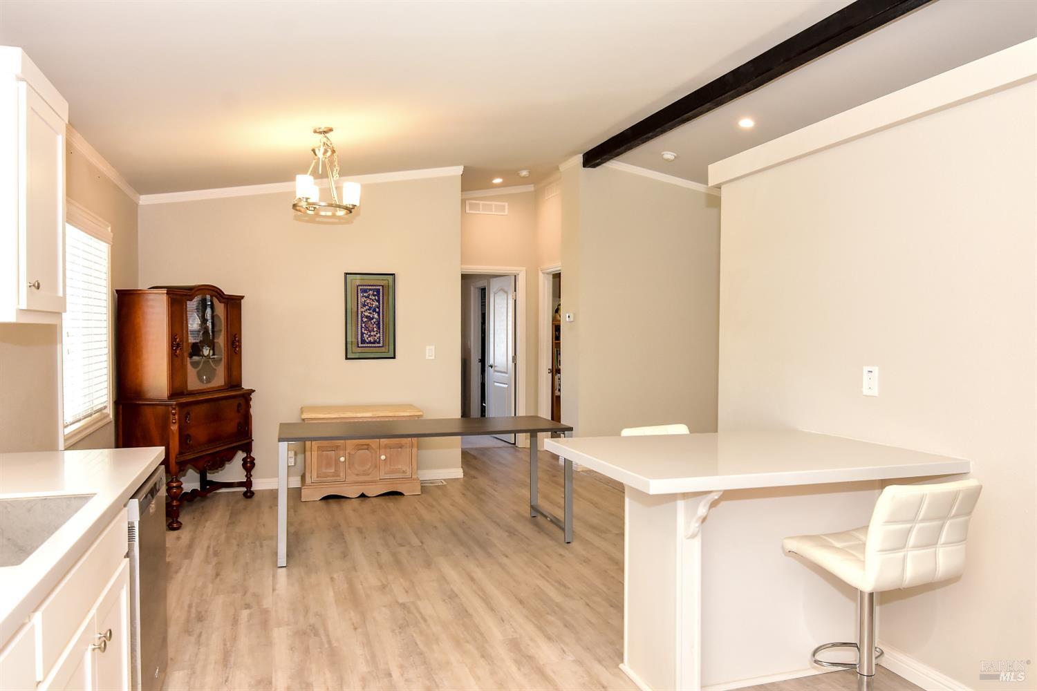 Detail Gallery Image 8 of 23 For 124 Vista Dr, Sonoma,  CA 95476 - 3 Beds | 2 Baths
