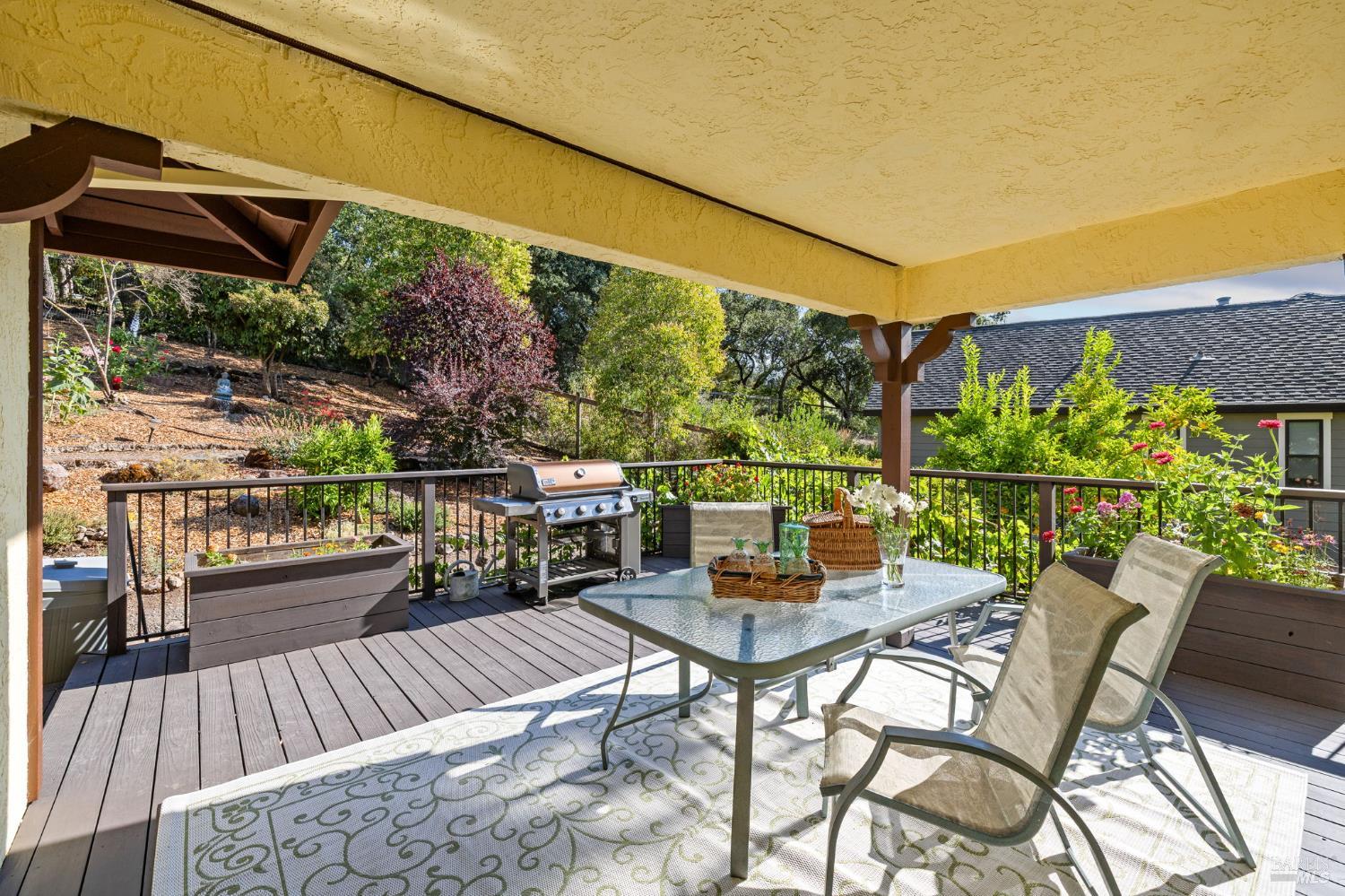 Detail Gallery Image 28 of 60 For 3541 Foxwood Pl, Santa Rosa,  CA 95405 - 3 Beds | 3 Baths