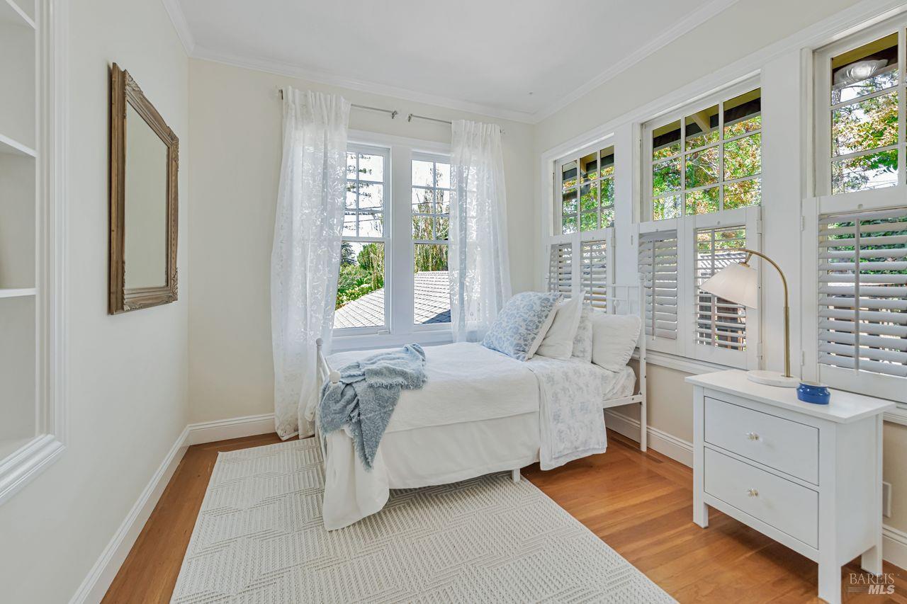 Detail Gallery Image 35 of 52 For 405 Oakdale Ave, Corte Madera,  CA 94925 - 4 Beds | 4/1 Baths