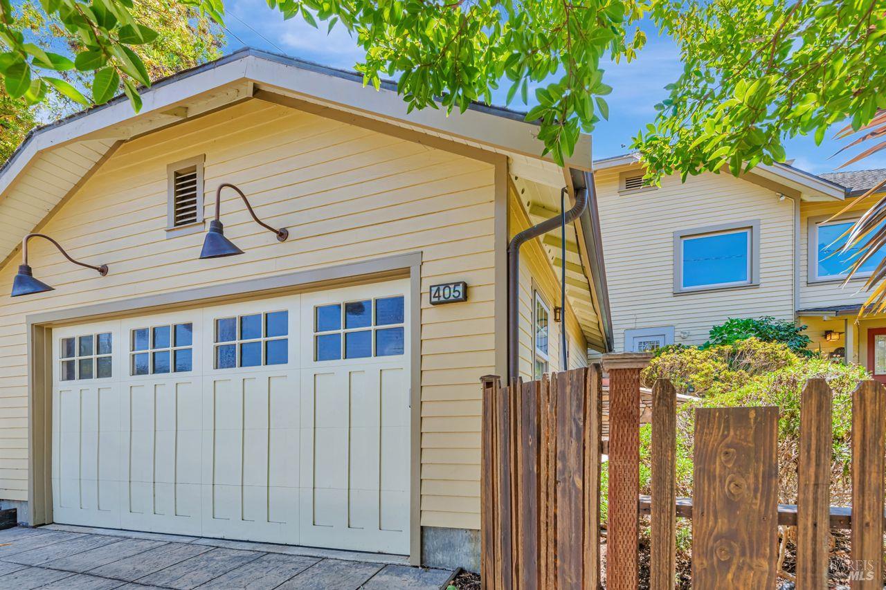 Detail Gallery Image 3 of 52 For 405 Oakdale Ave, Corte Madera,  CA 94925 - 4 Beds | 4/1 Baths