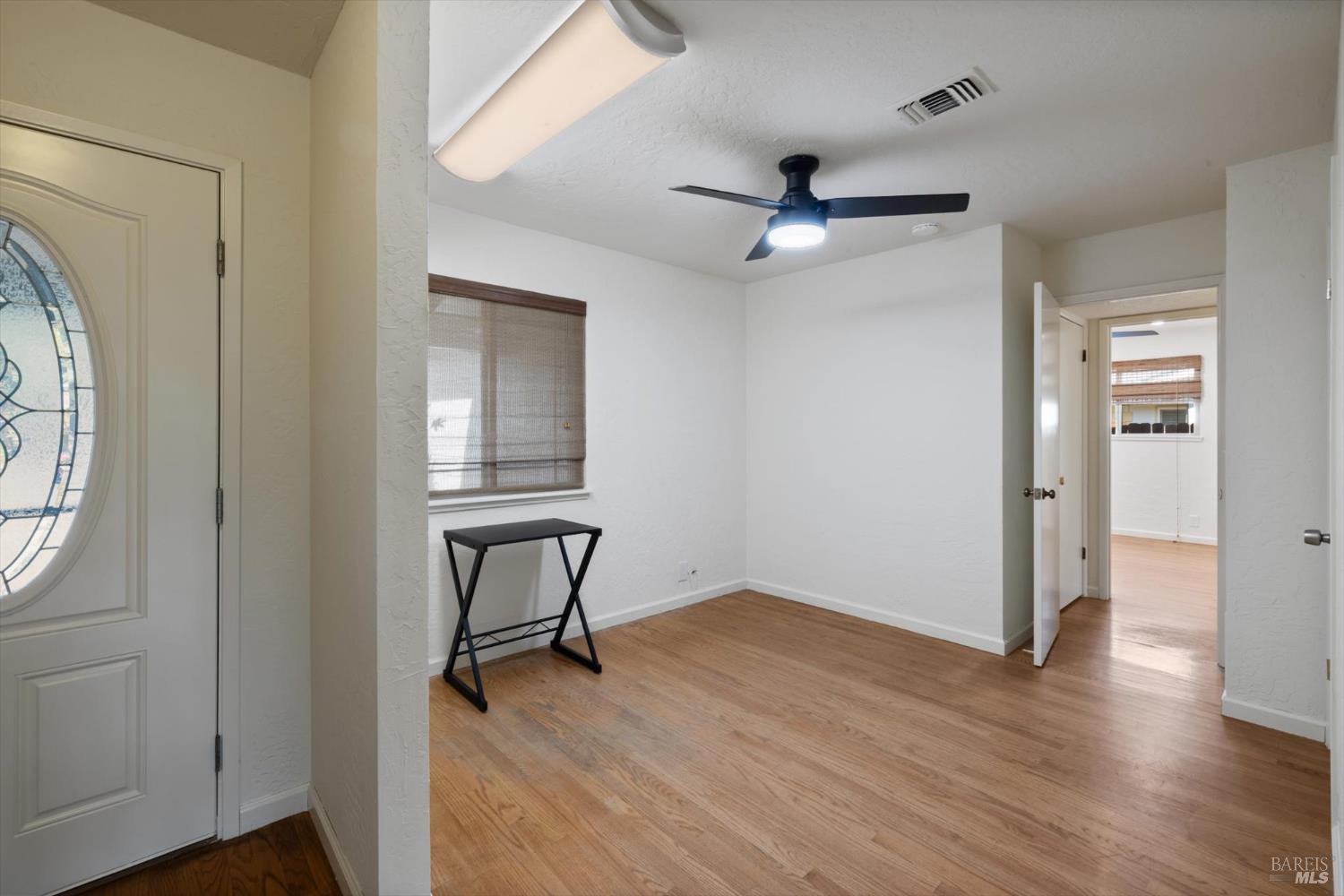 Detail Gallery Image 10 of 42 For 618 Crestview Dr, Vacaville,  CA 95688 - 4 Beds | 2 Baths