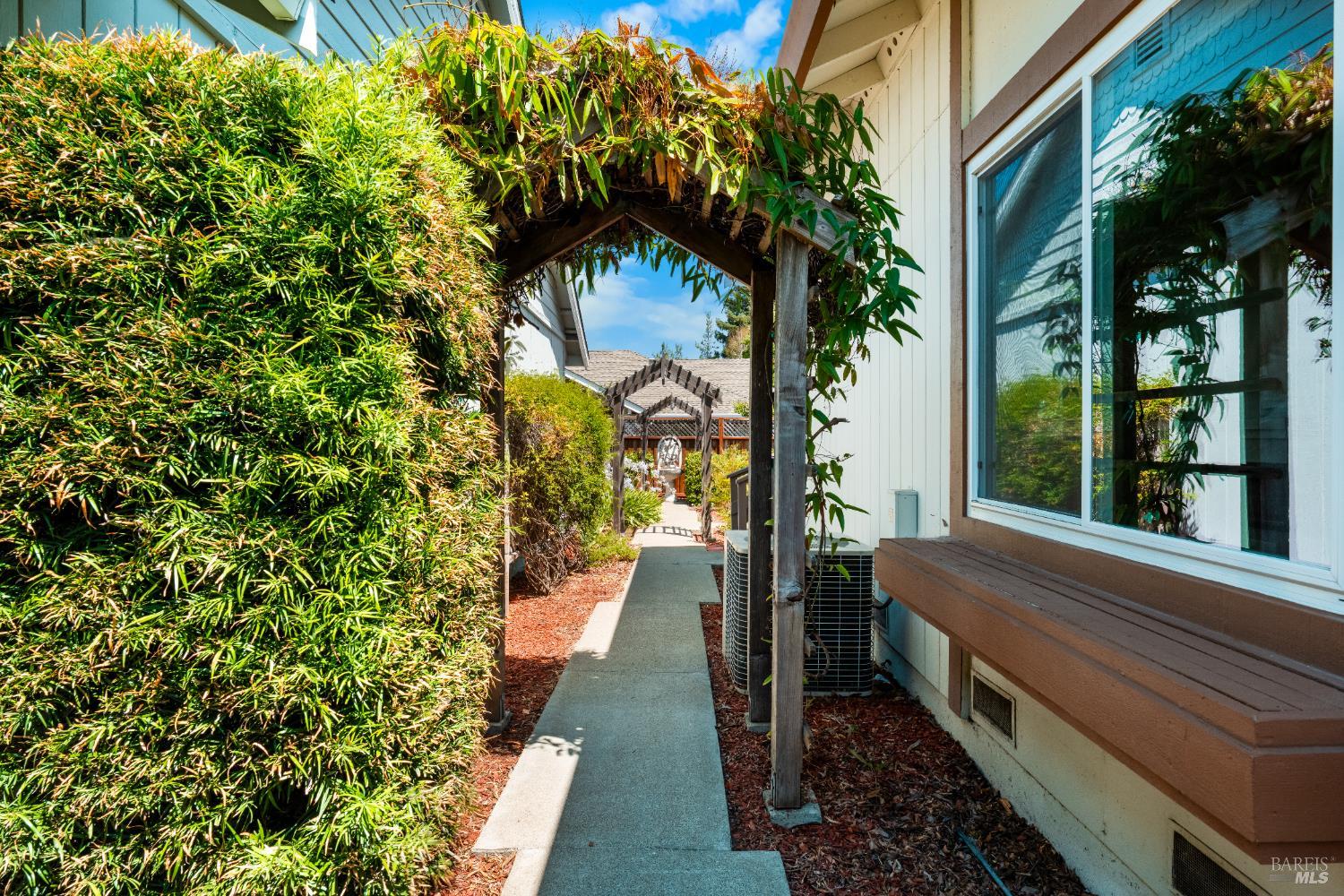 Detail Gallery Image 5 of 75 For 31 S Temelec Cir, Sonoma,  CA 95476 - 3 Beds | 2/1 Baths