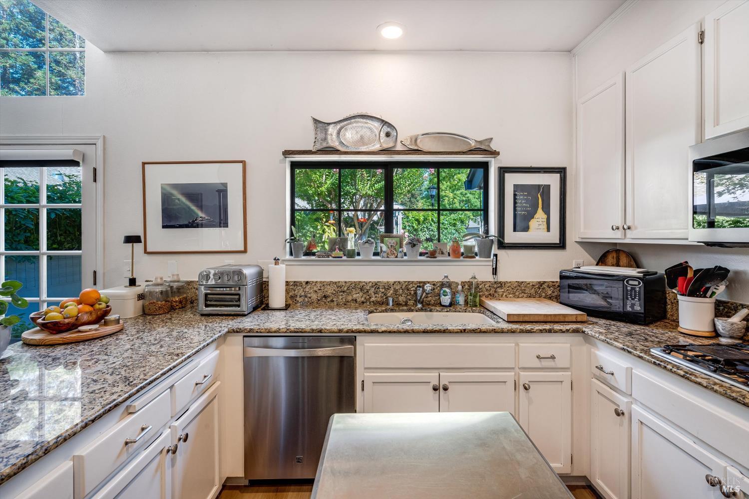 Detail Gallery Image 10 of 31 For 18502 Wellesley Ct, Sonoma,  CA 95476 - 3 Beds | 2 Baths