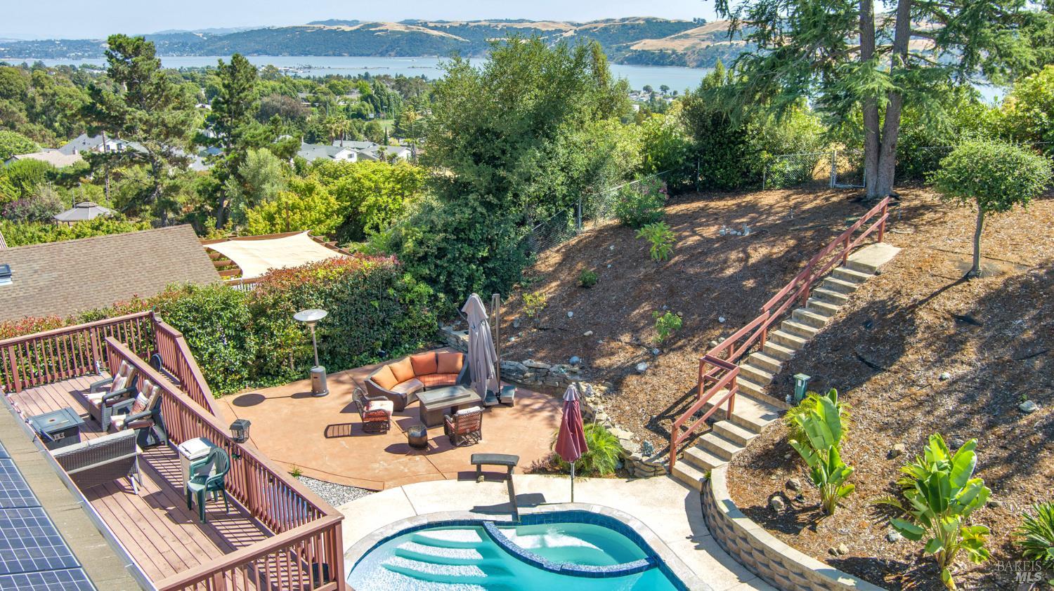 Detail Gallery Image 10 of 24 For 456 Ofarrell Dr, Benicia,  CA 94510 - 4 Beds | 3 Baths