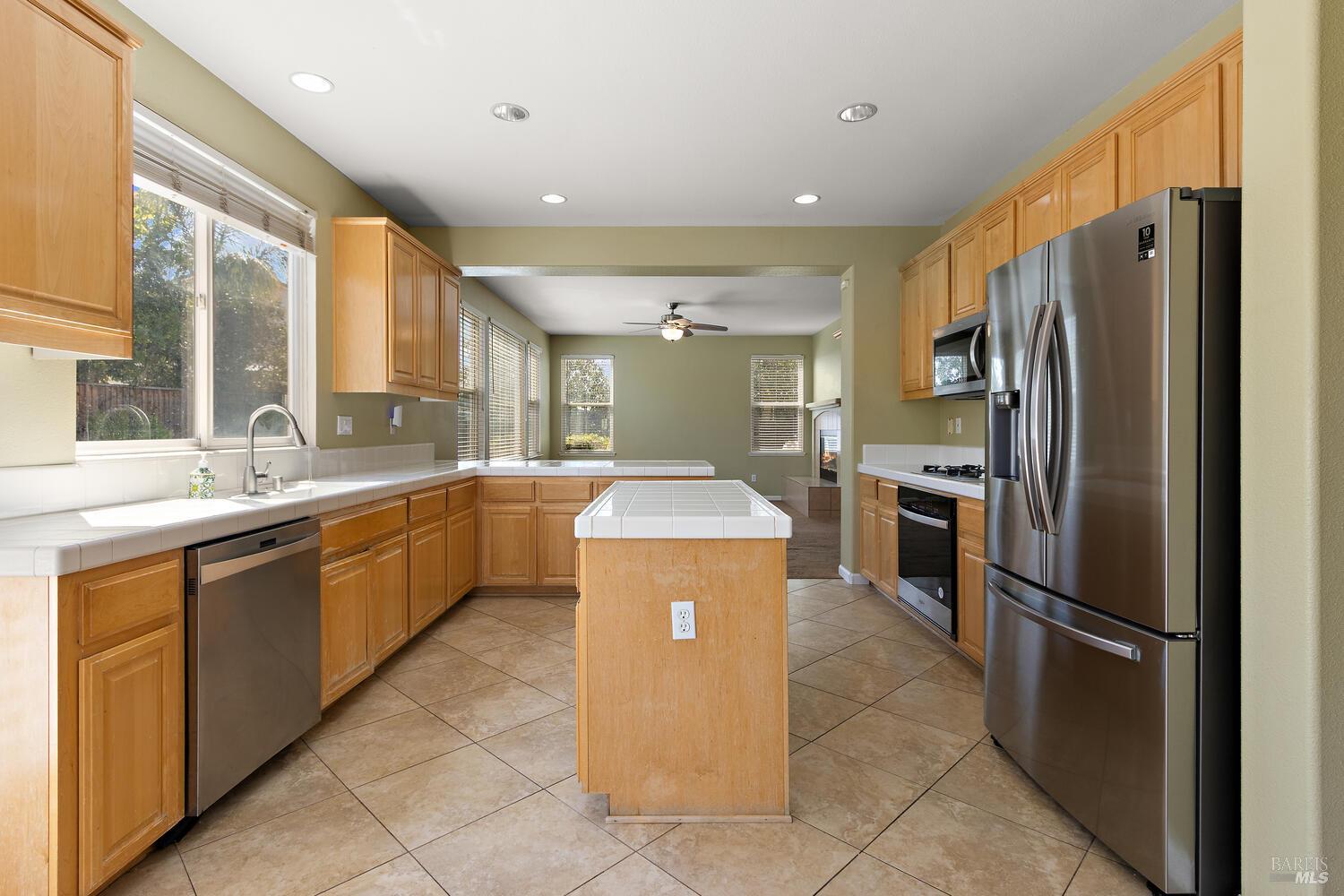 Detail Gallery Image 8 of 45 For 2721 Vallejo Ct, Antioch,  CA 94531 - 5 Beds | 3 Baths